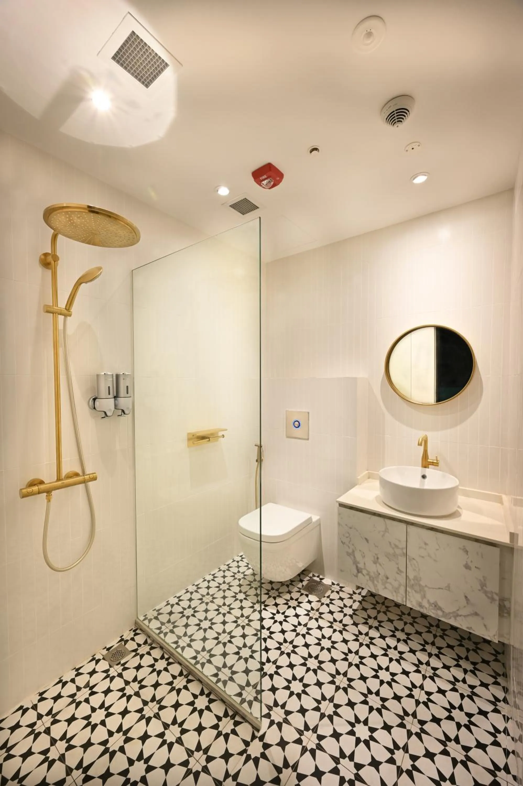 Shower in Dream Chaser Boutique Capsule Hotel