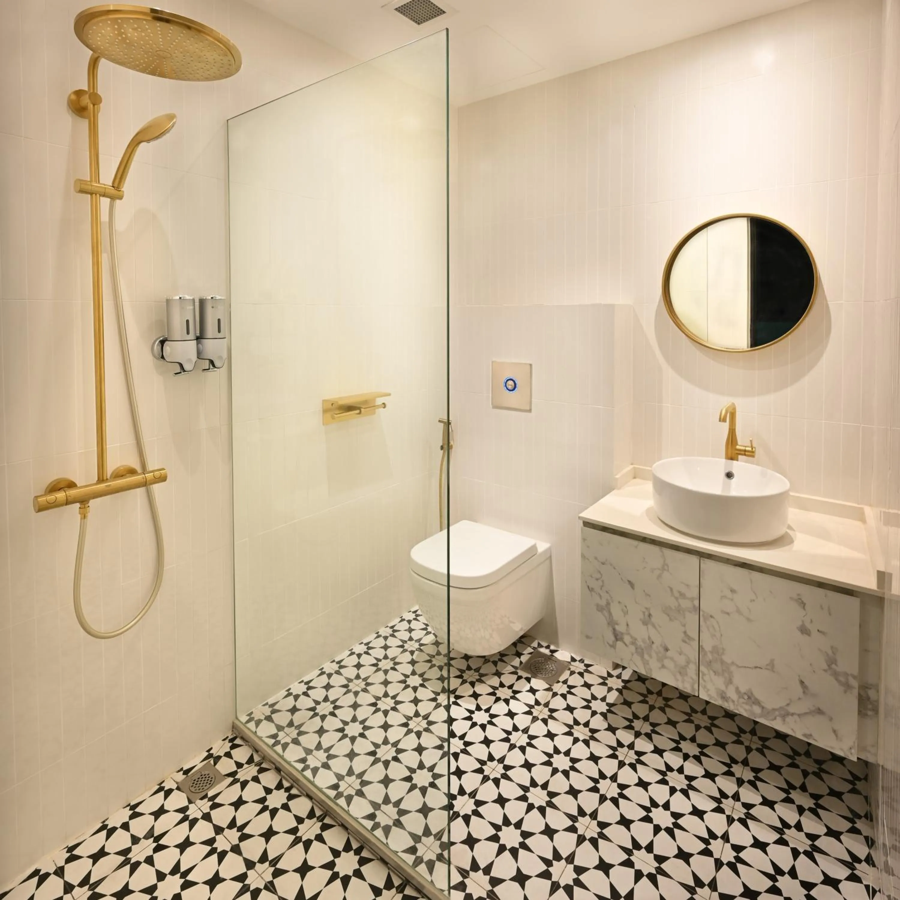 Toilet in Dream Chaser Boutique Capsule Hotel