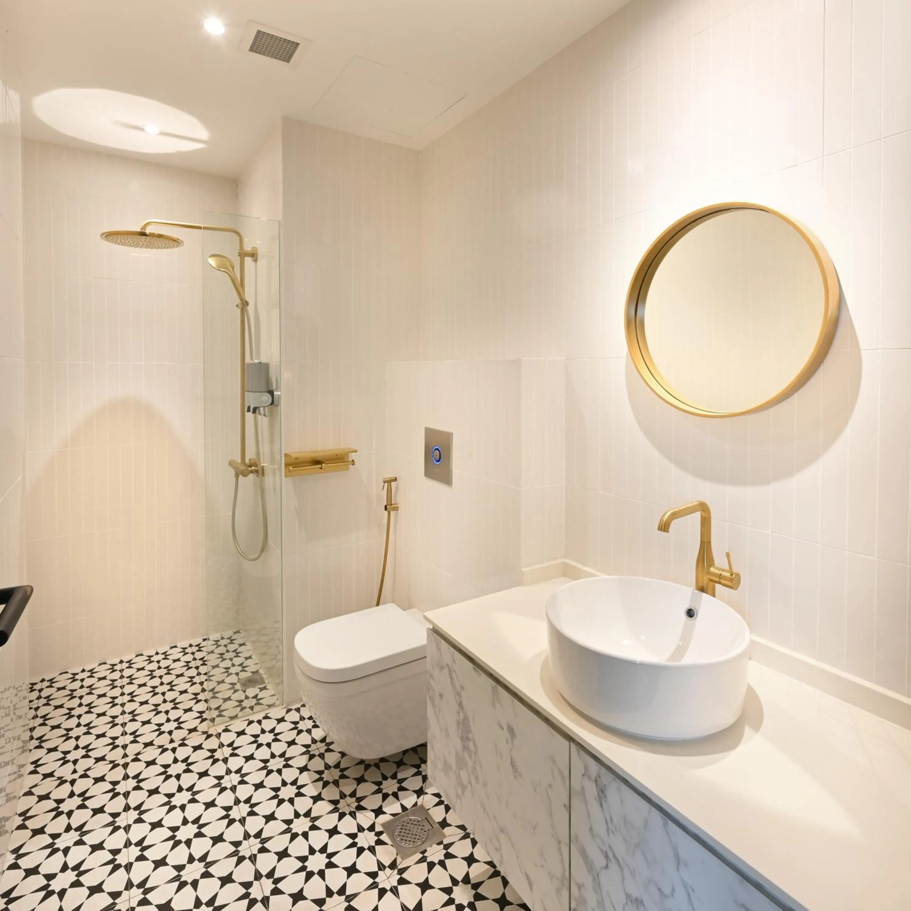 Toilet in Dream Chaser Boutique Capsule Hotel