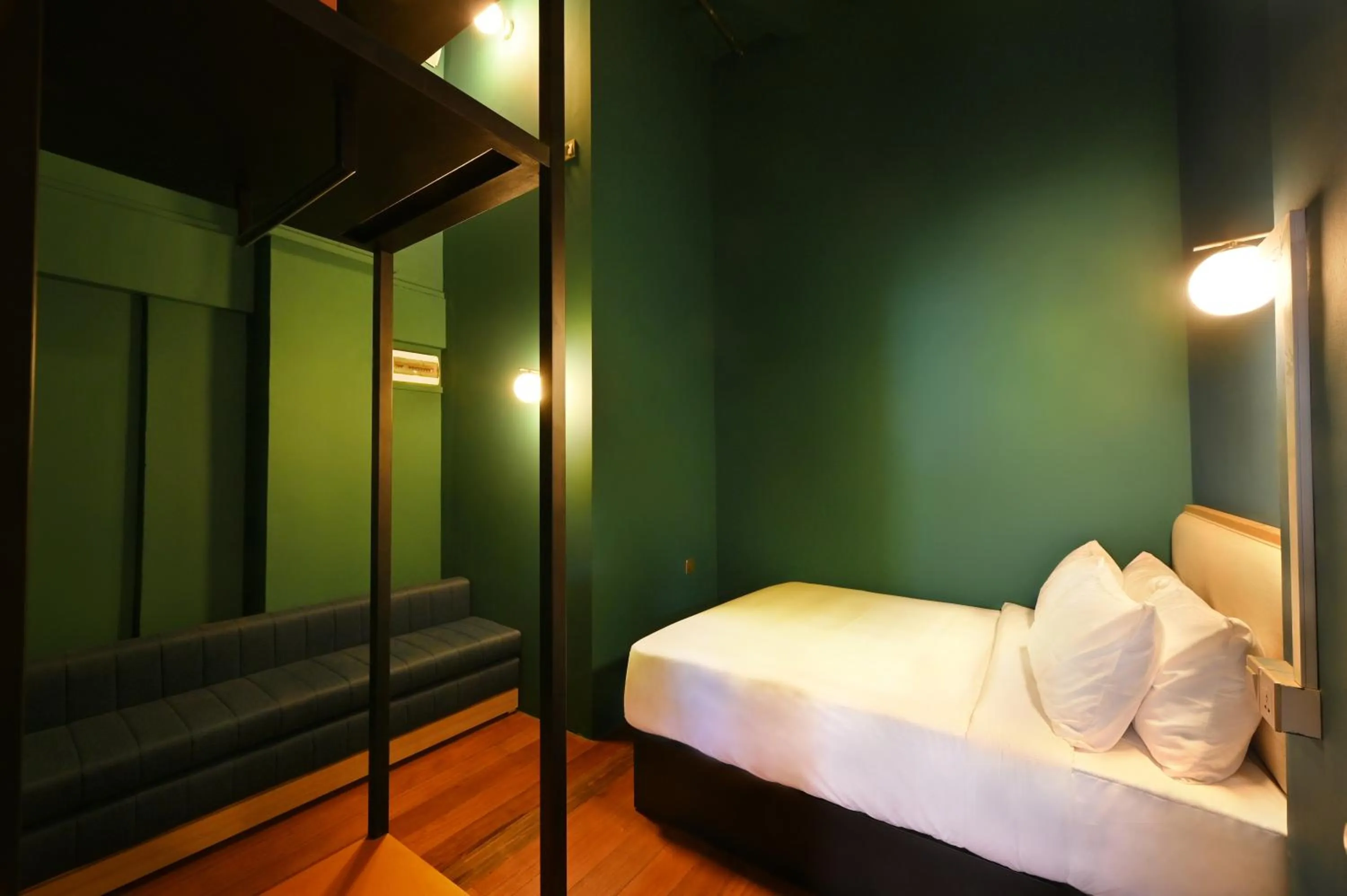 Bed in Dream Chaser Boutique Capsule Hotel