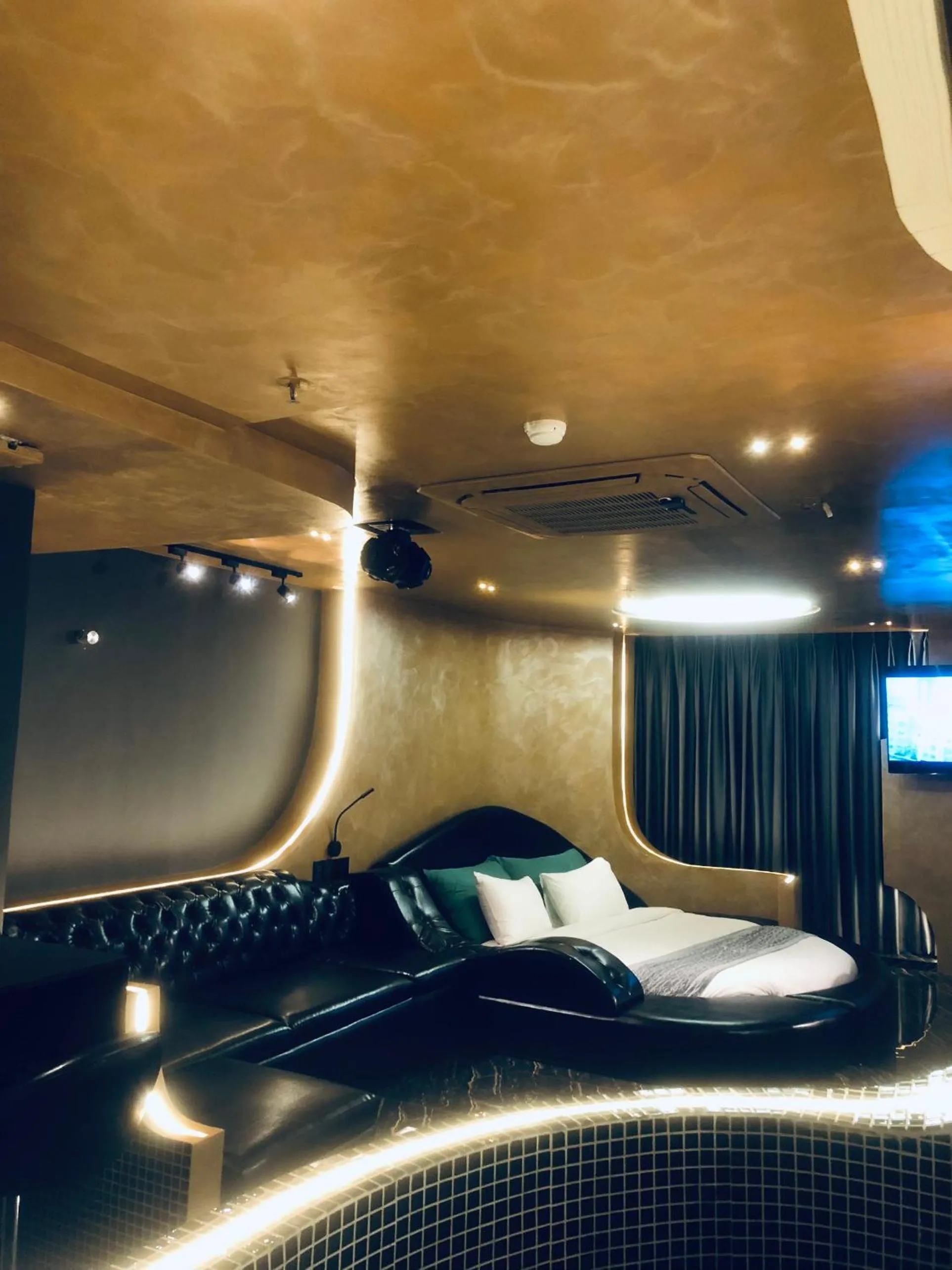 Bed in Dazi Signature