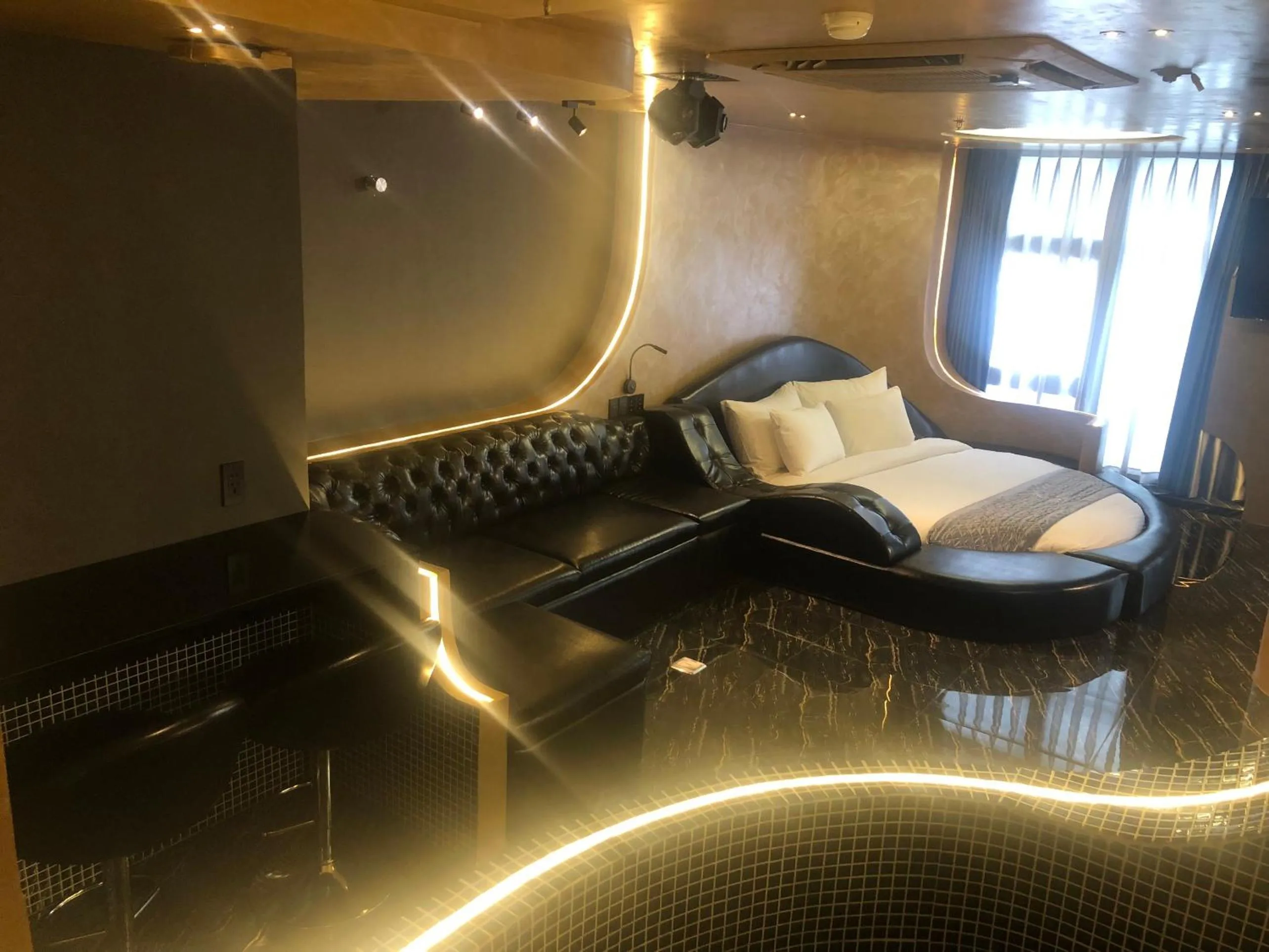 Bed in Dazi Signature