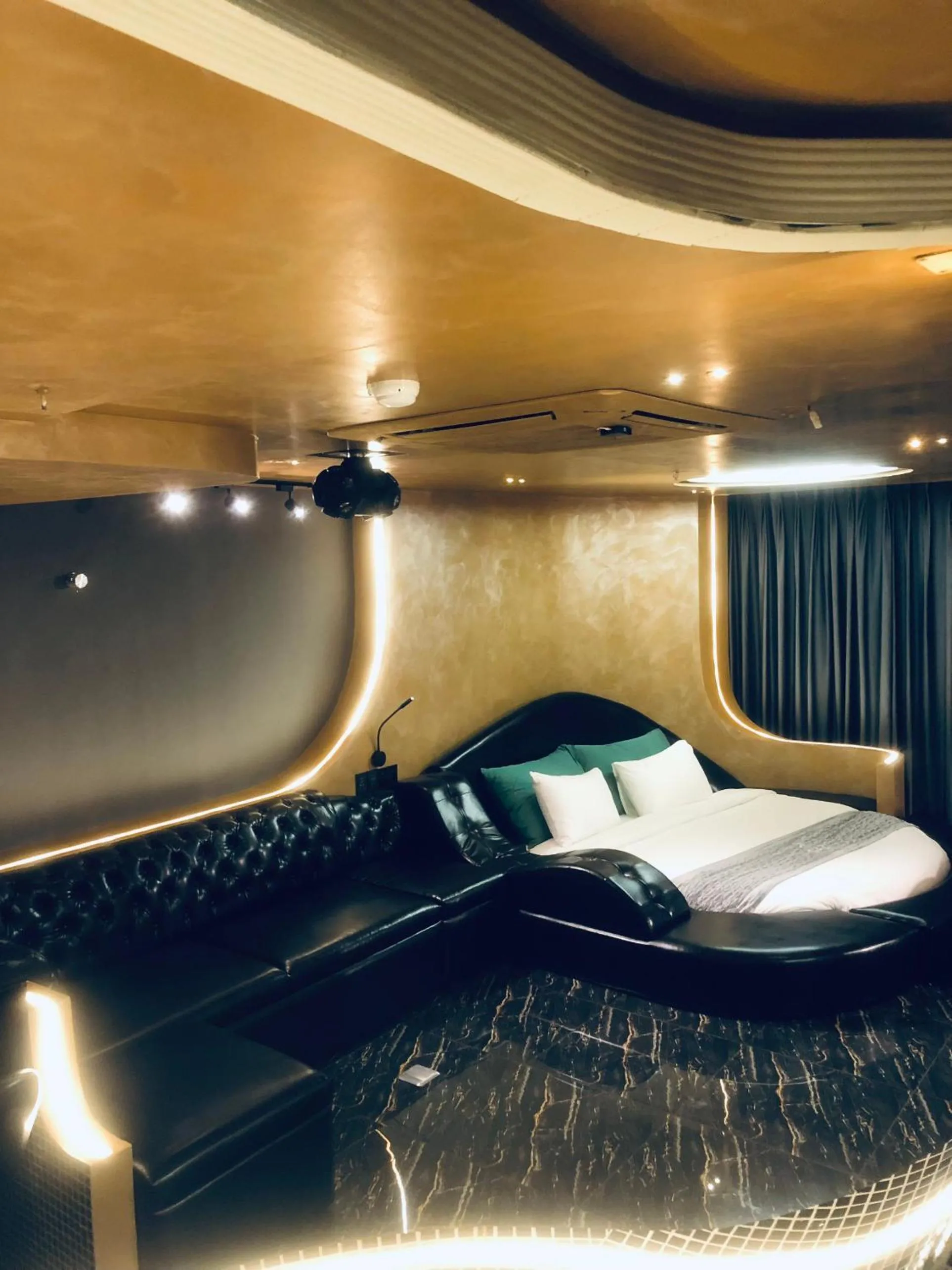 Bed in Dazi Signature