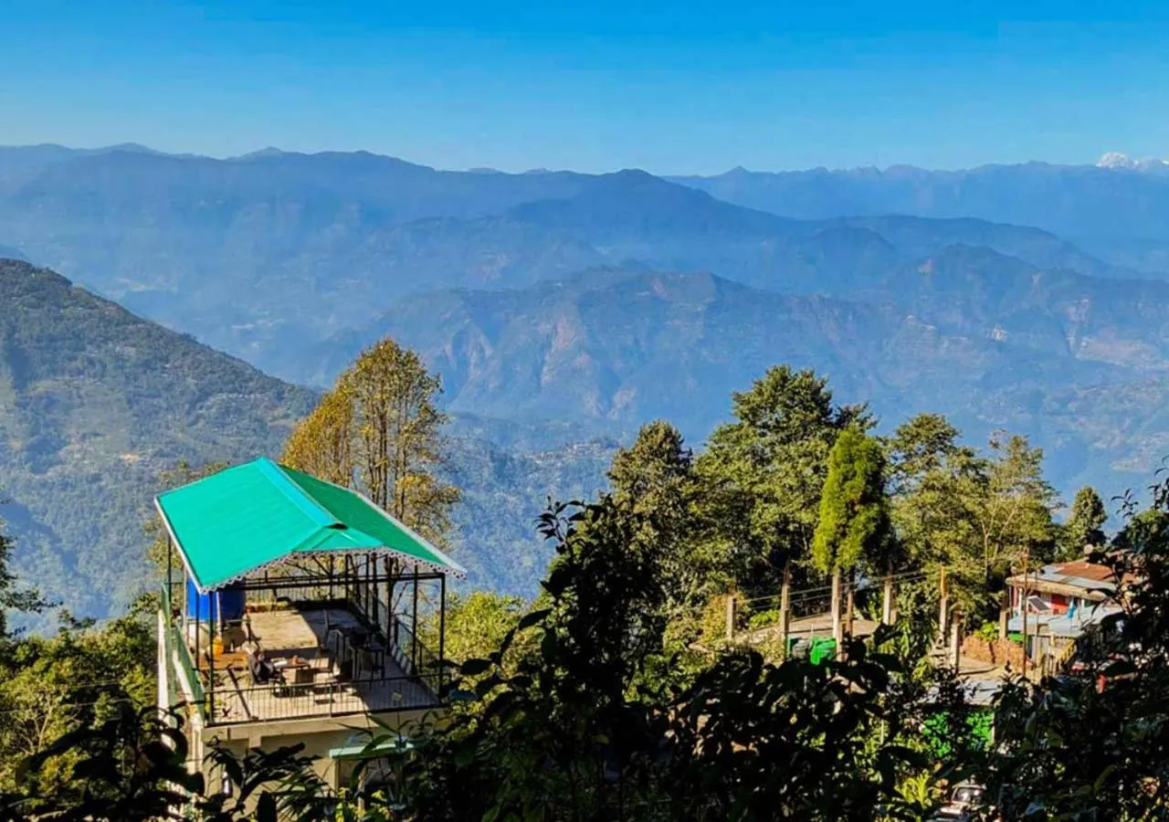 Property building in The Oak Retreat Lamahatta