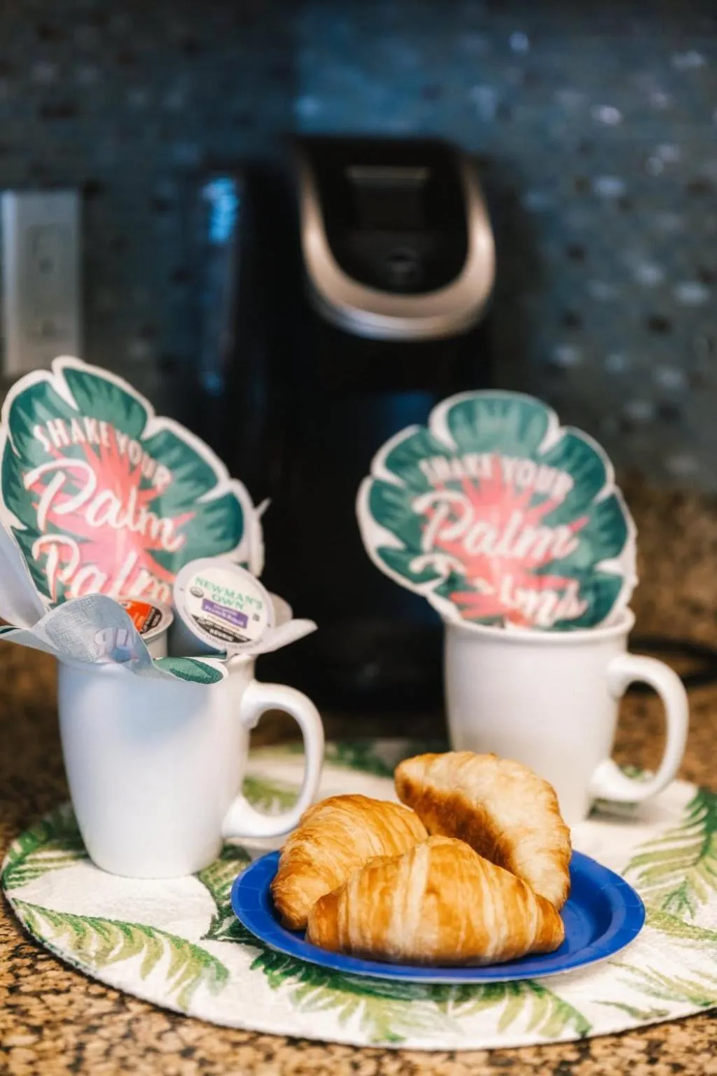 Sunrise Surprise 9th floor 2BR 2 BA King Suite Beach shuttle, heated pool!