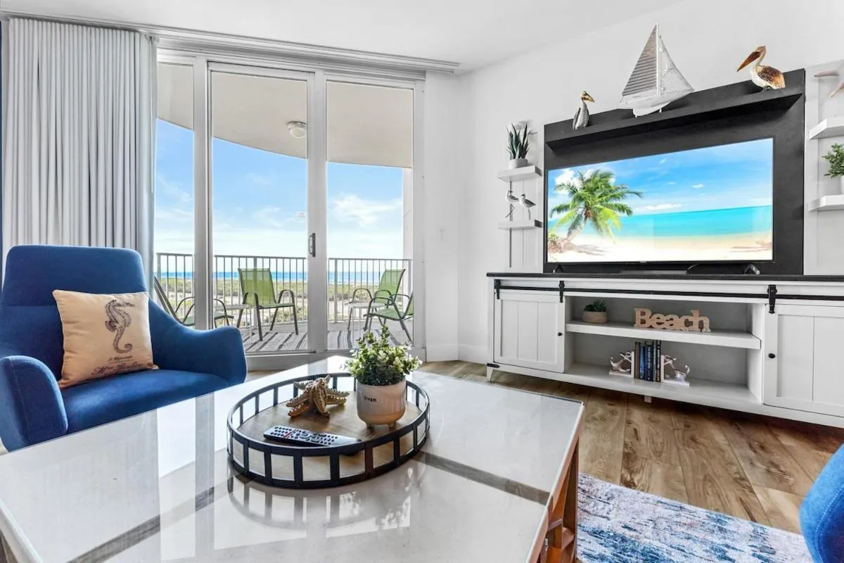Sunrise Surprise 9th floor 2BR 2 BA King Suite Beach shuttle, heated pool!