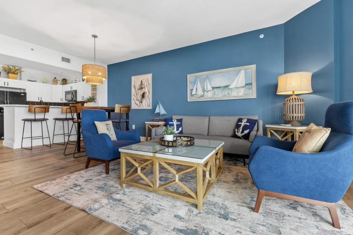 Living room in Sunrise Surprise 9th floor 2BR 2 BA King Suite Beach shuttle, heated pool!