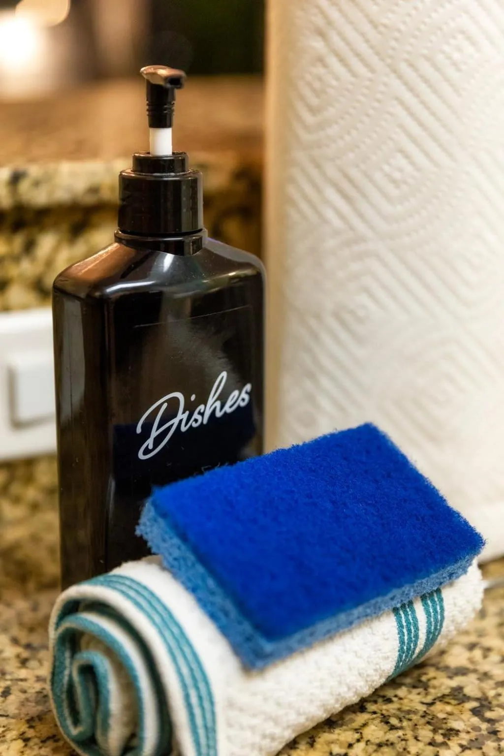 Sunrise Surprise 9th floor 2BR 2 BA King Suite Beach shuttle, heated pool!