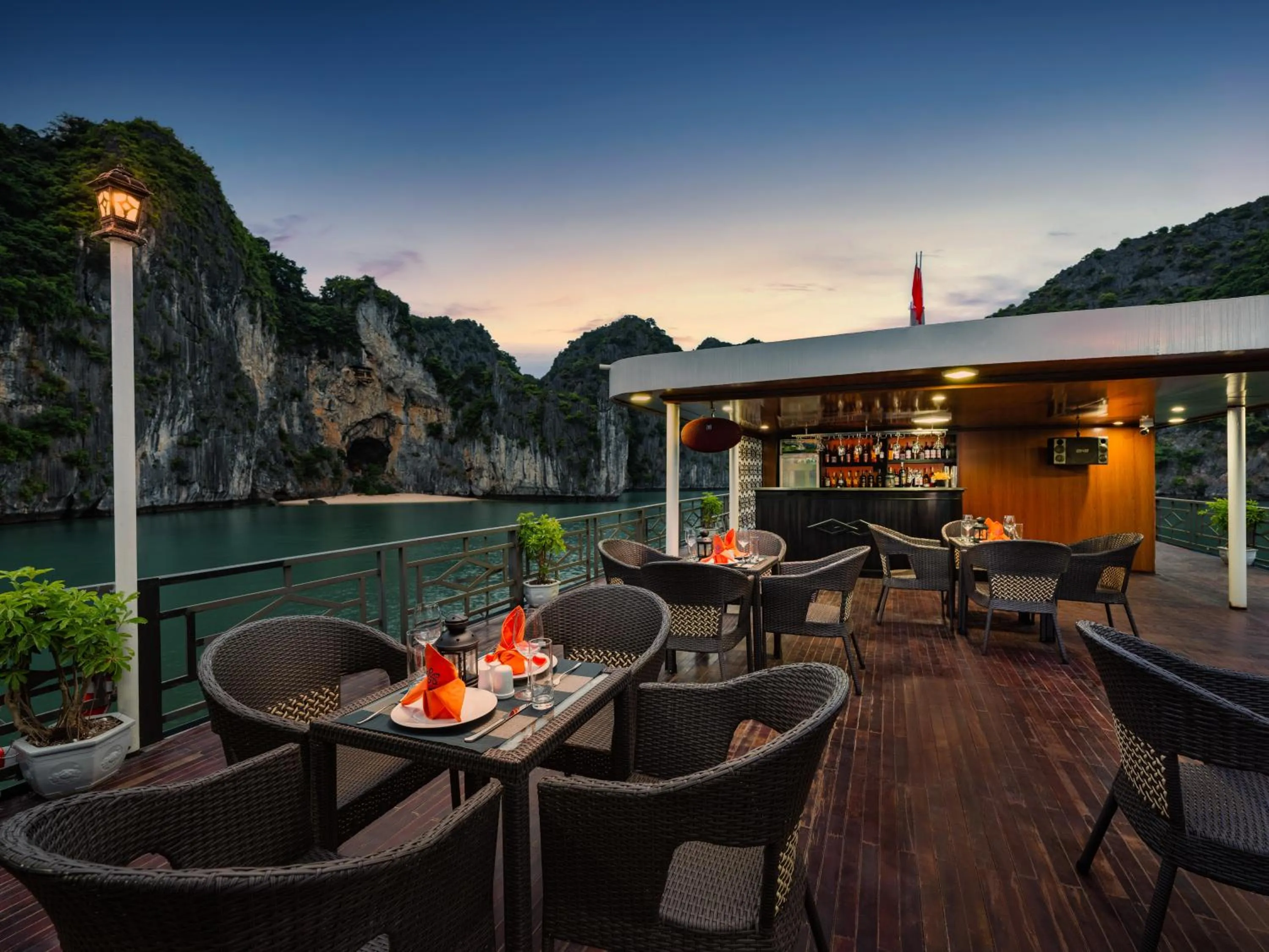 Restaurant/places to eat in La Pandora Boutique Cruises