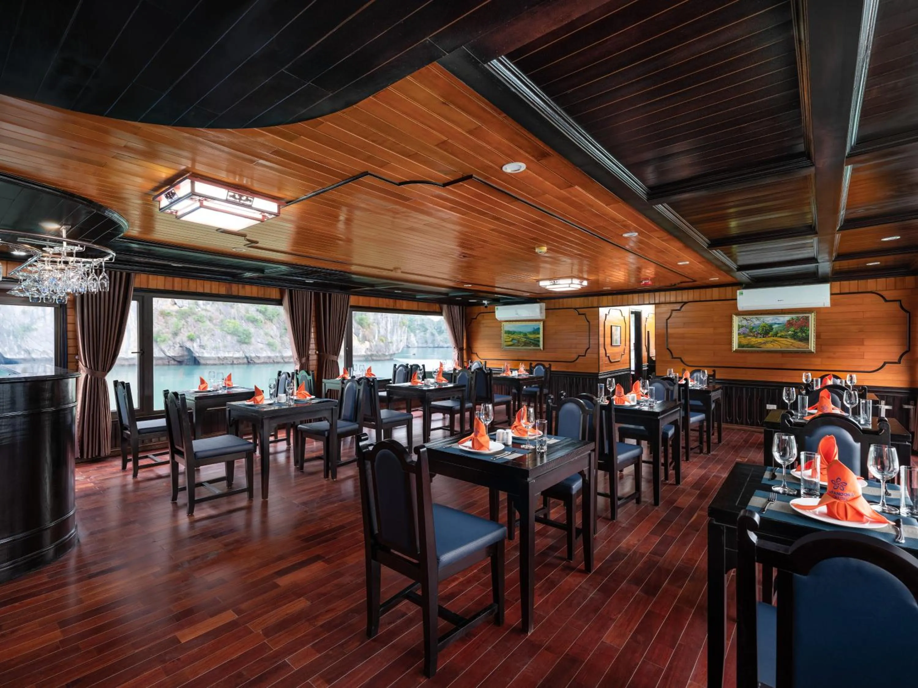 Restaurant/places to eat in La Pandora Boutique Cruises