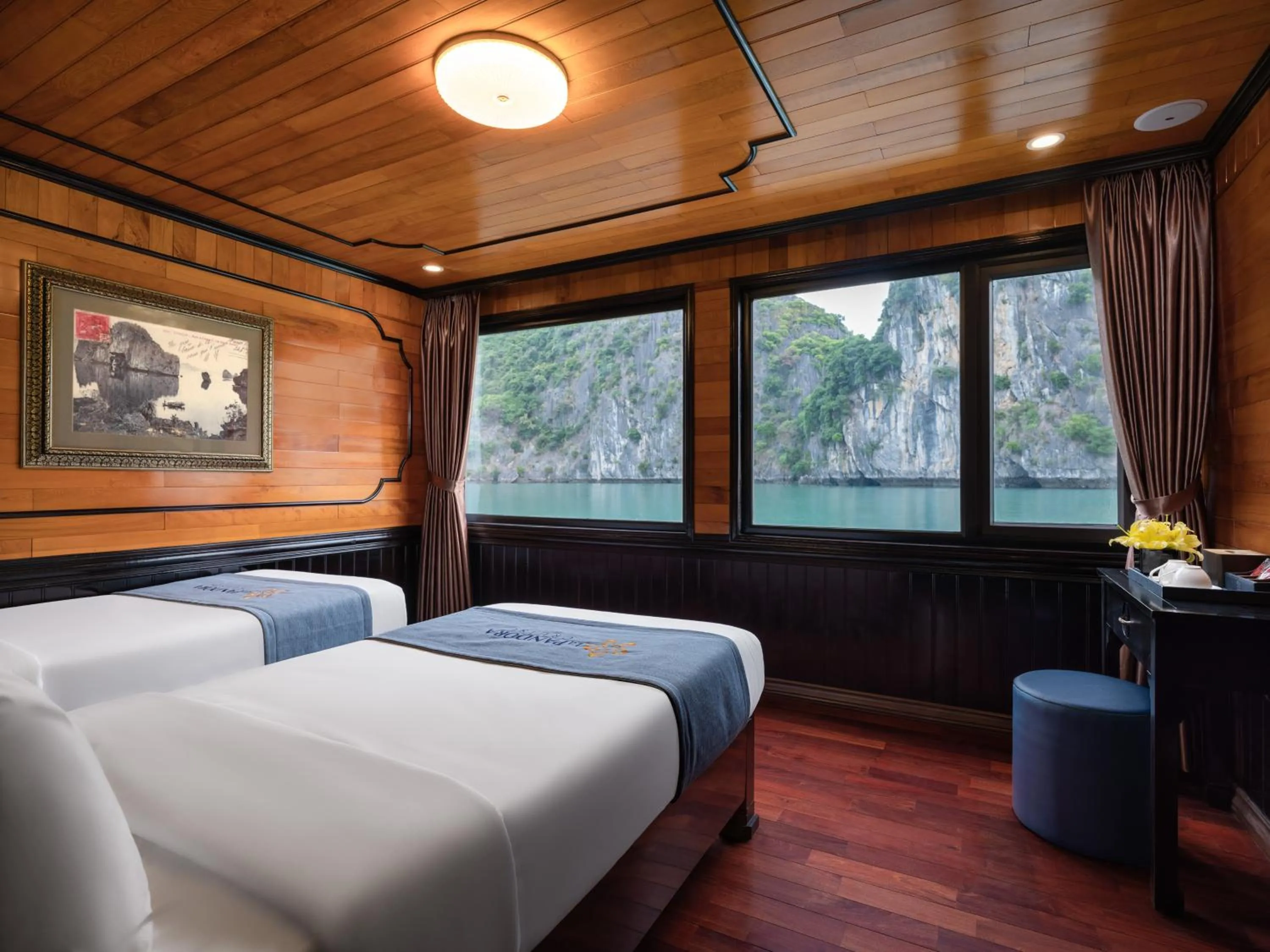 Bed in La Pandora Boutique Cruises