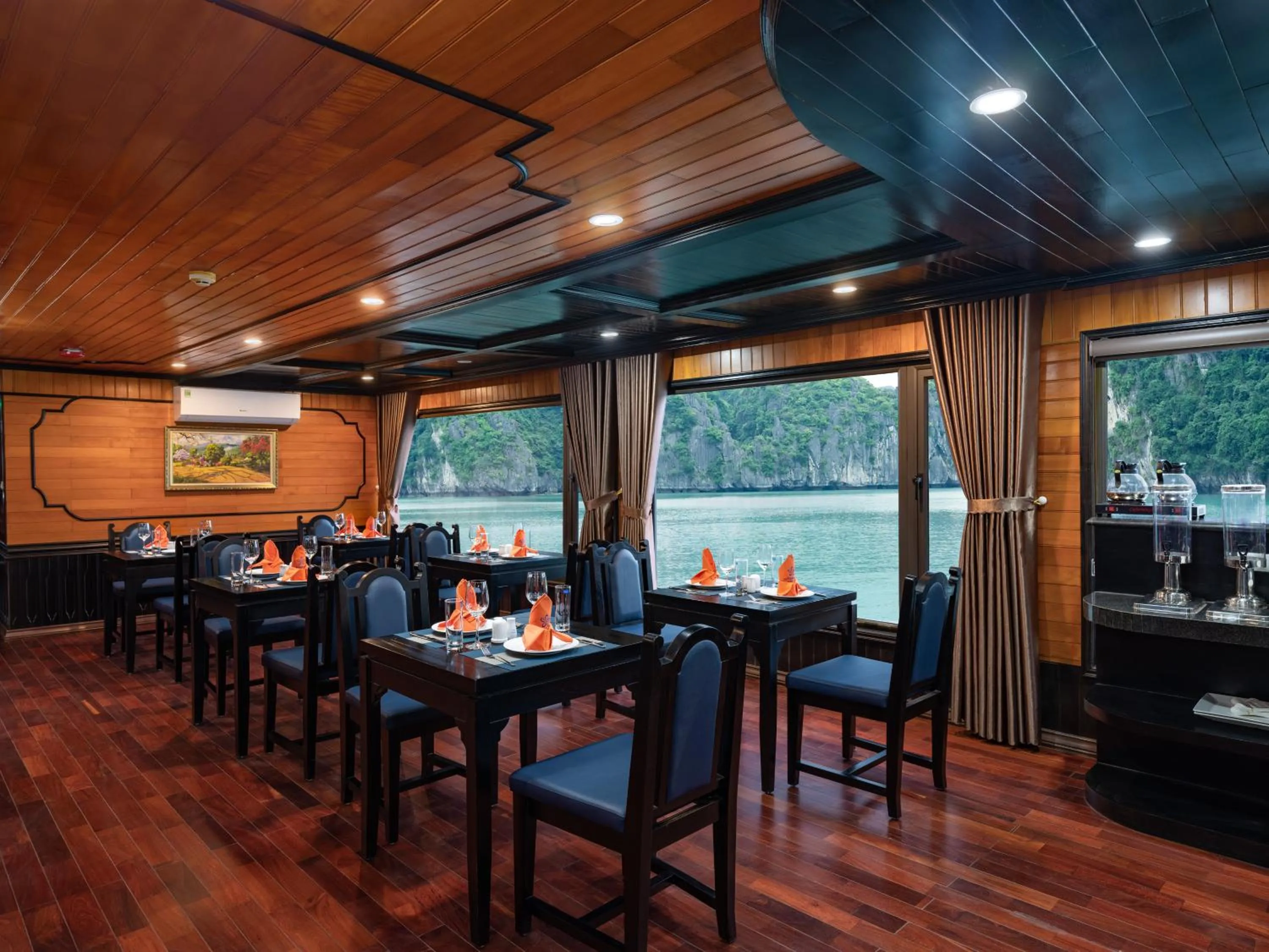 Restaurant/places to eat in La Pandora Boutique Cruises