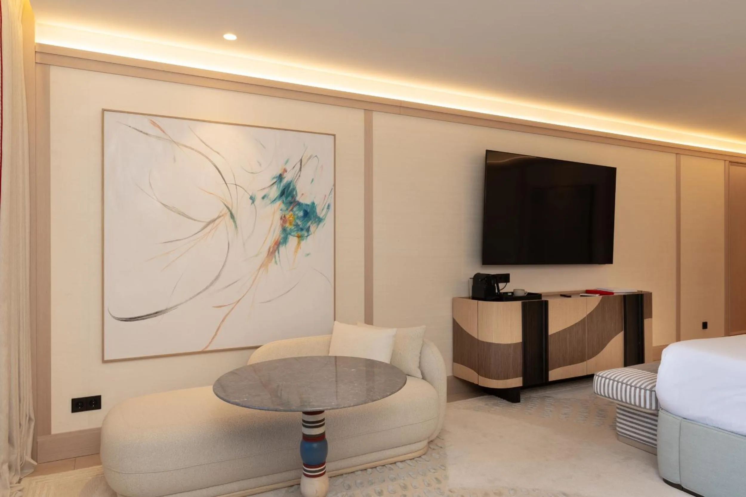 TV and multimedia, Bed in Hotel Miramar Barcelona GL - Preferred Hotels & Resorts - Newly Renovated