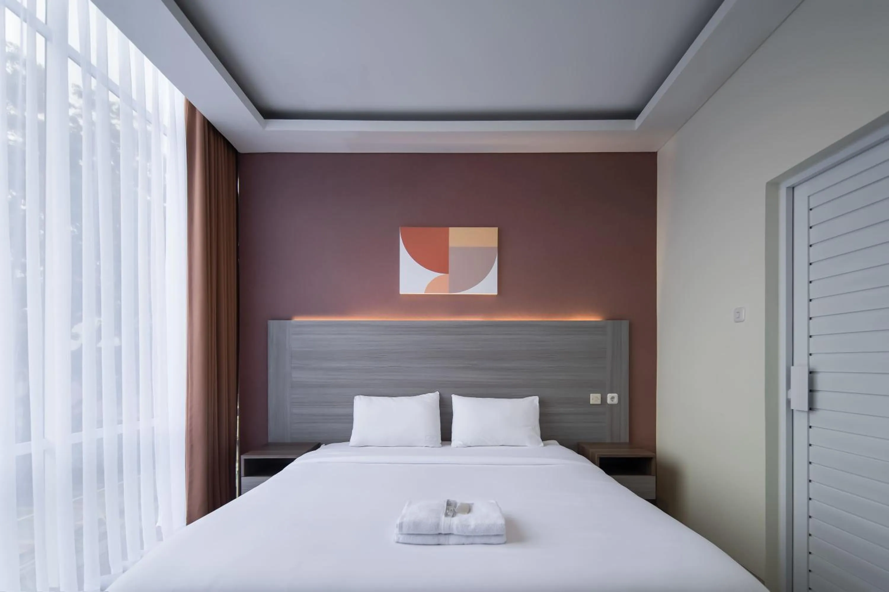 Bed in Cove West Inn Cihampelas