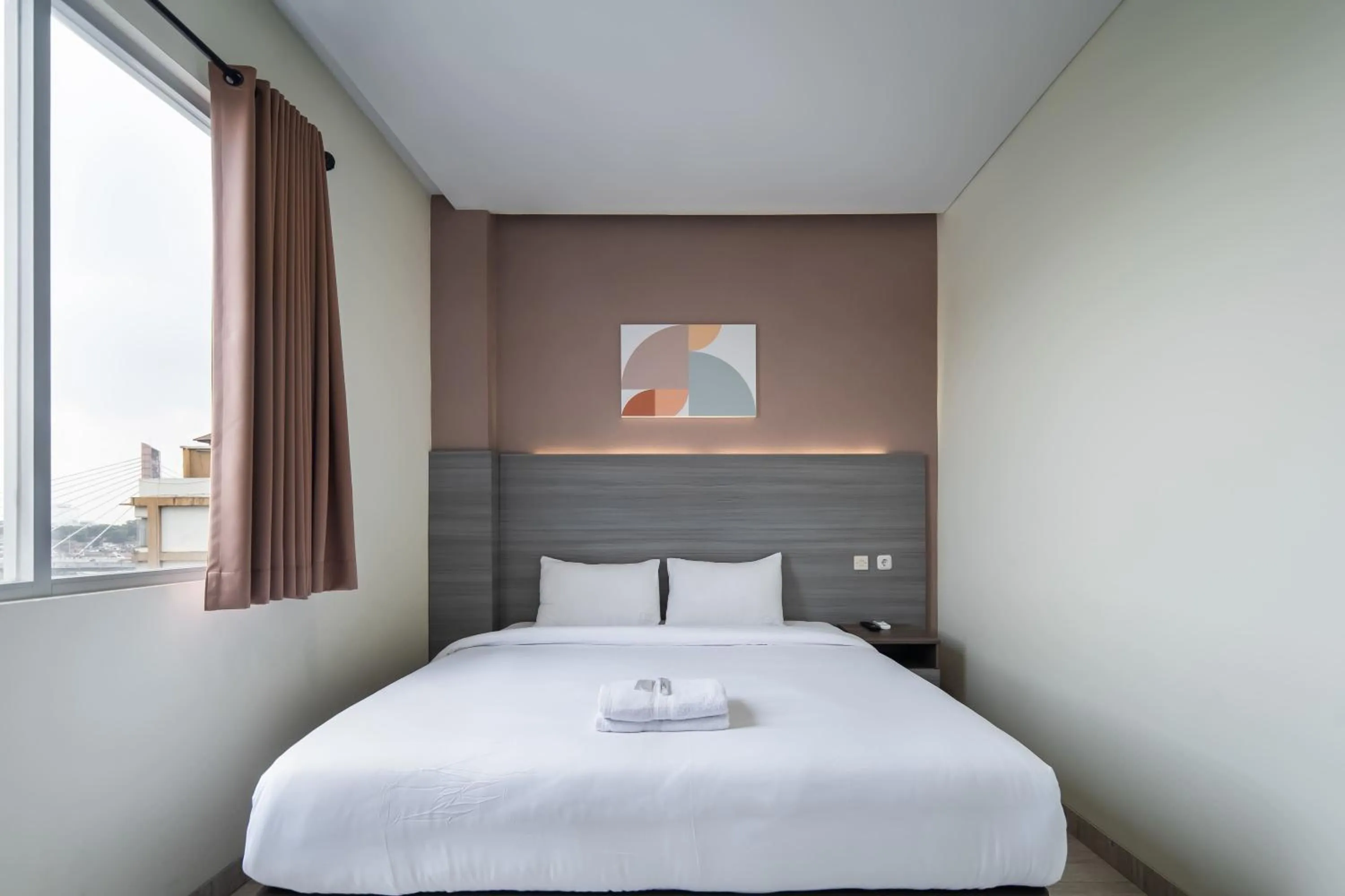 Bed in Cove West Inn Cihampelas