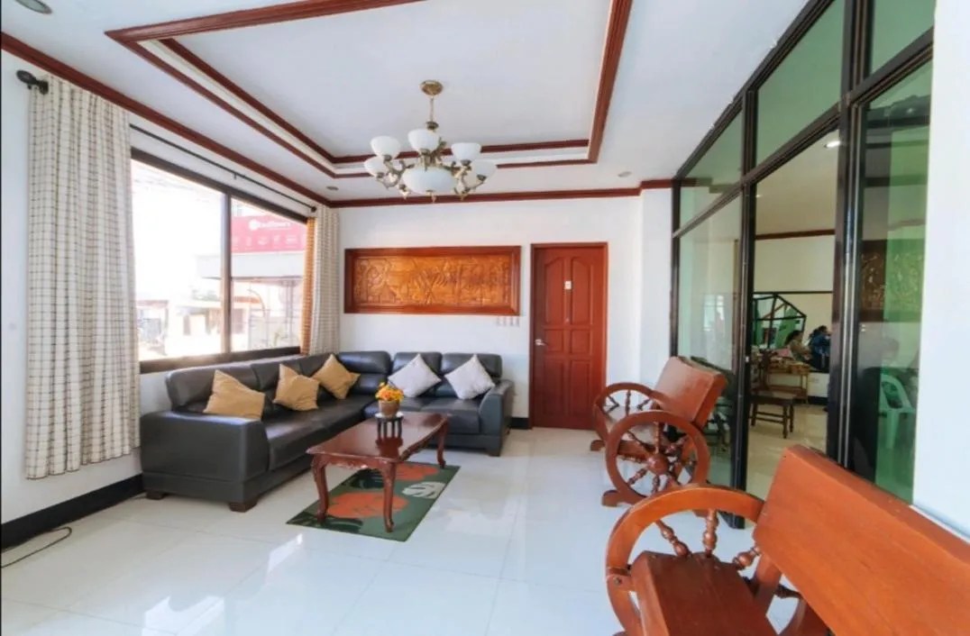 Communal lounge/ TV room in Endless Summer Hotel Baler