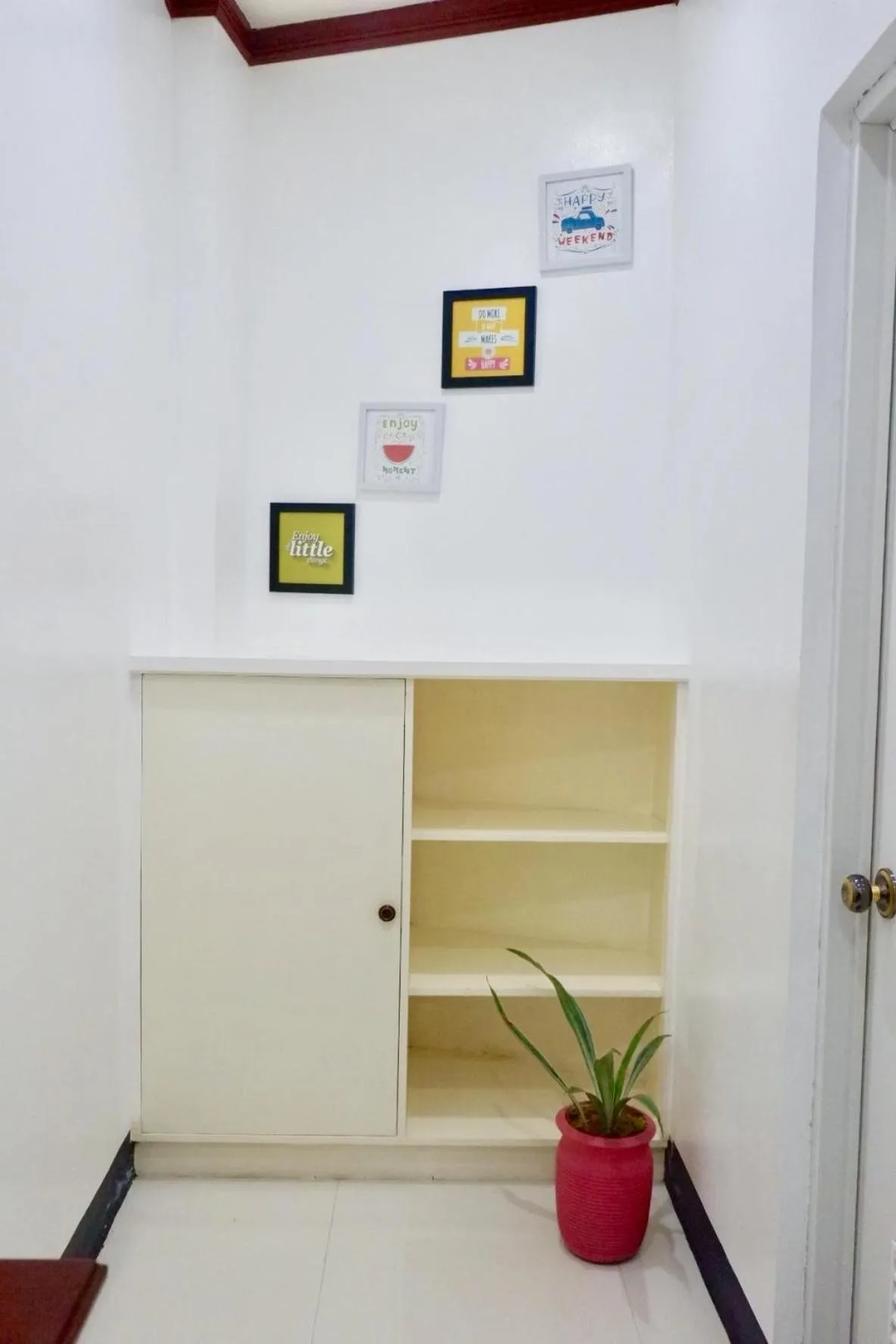 wardrobe in Endless Summer Hotel Baler