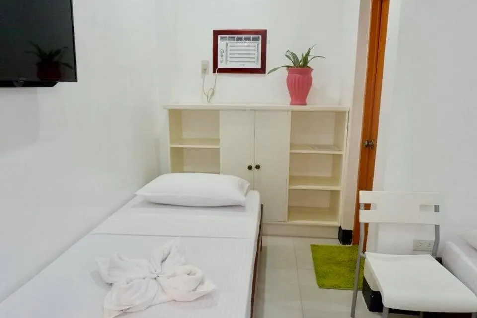 Bed in Endless Summer Hotel Baler