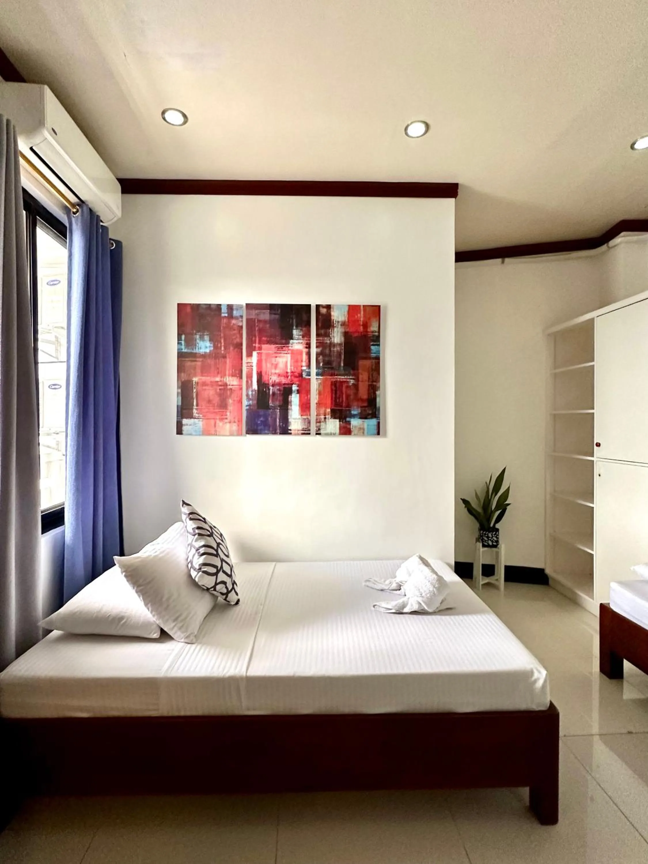 Endless Summer Hotel Baler