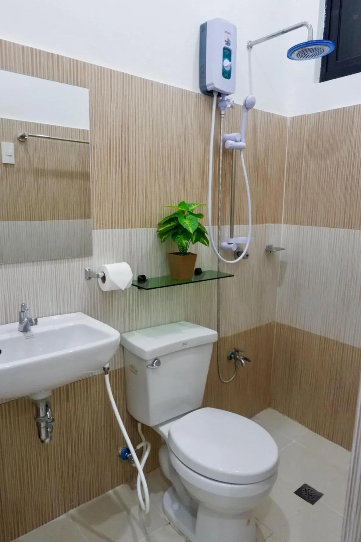 Shower in Endless Summer Hotel Baler