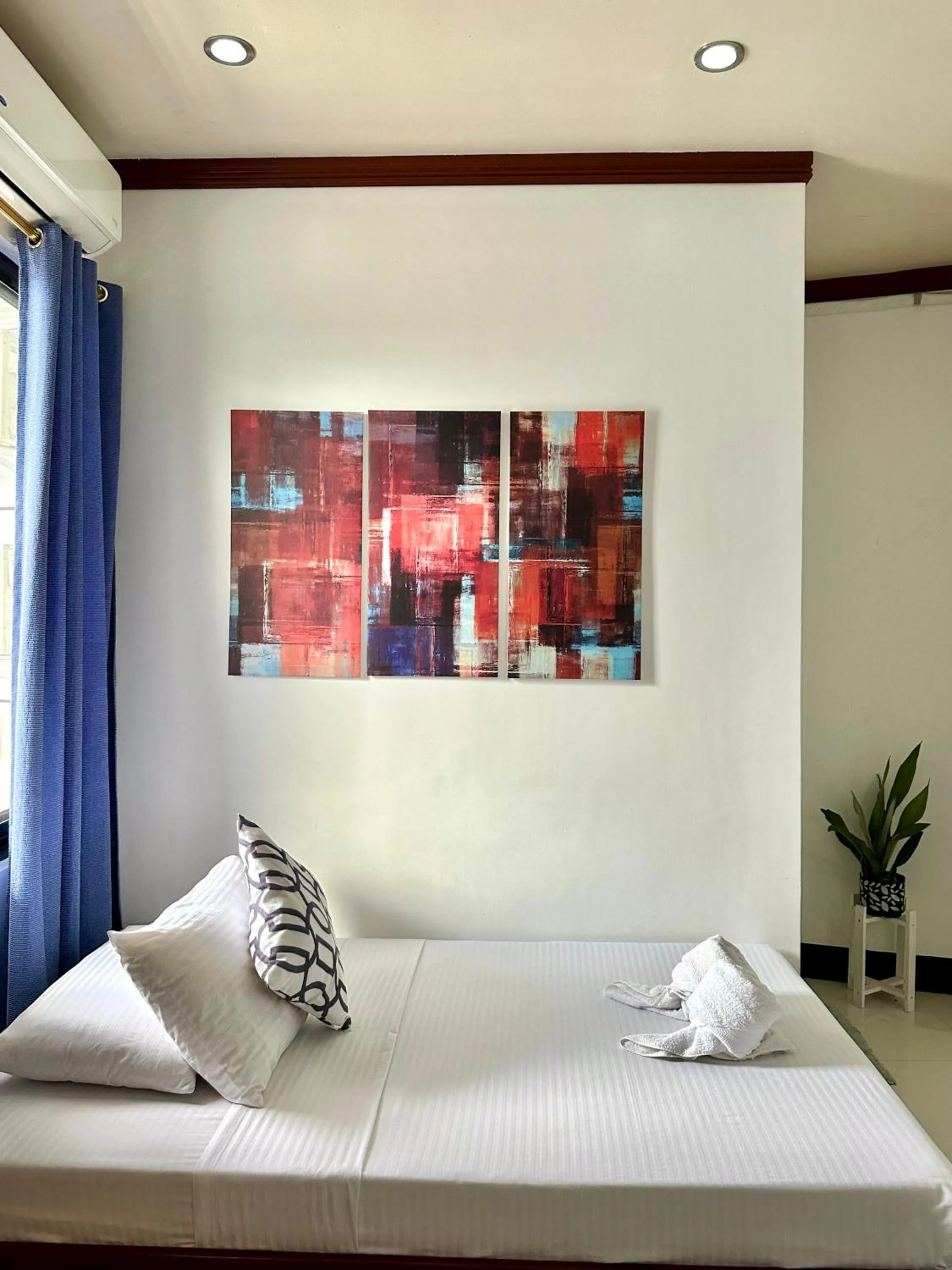 Endless Summer Hotel Baler