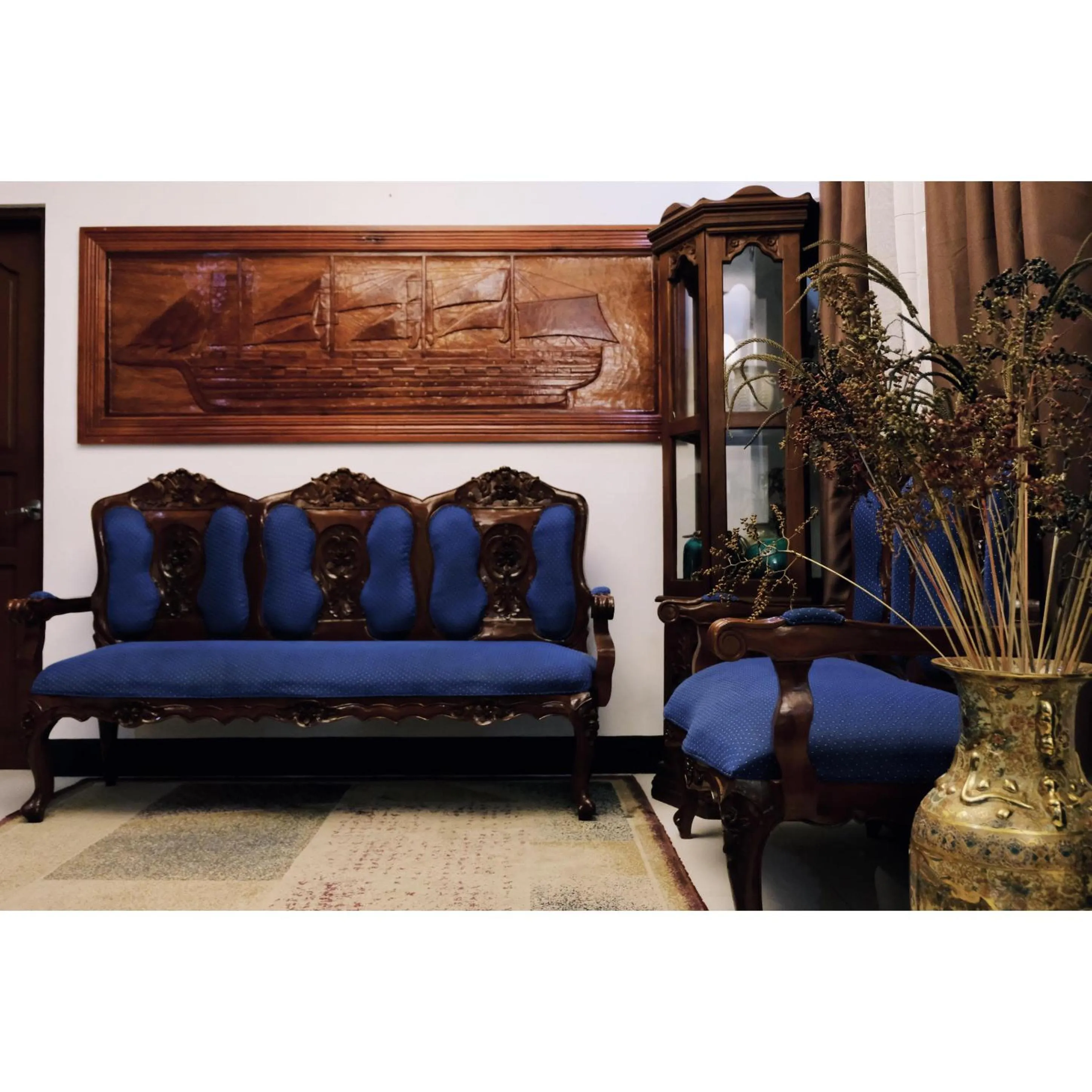 Living room in Endless Summer Hotel Baler