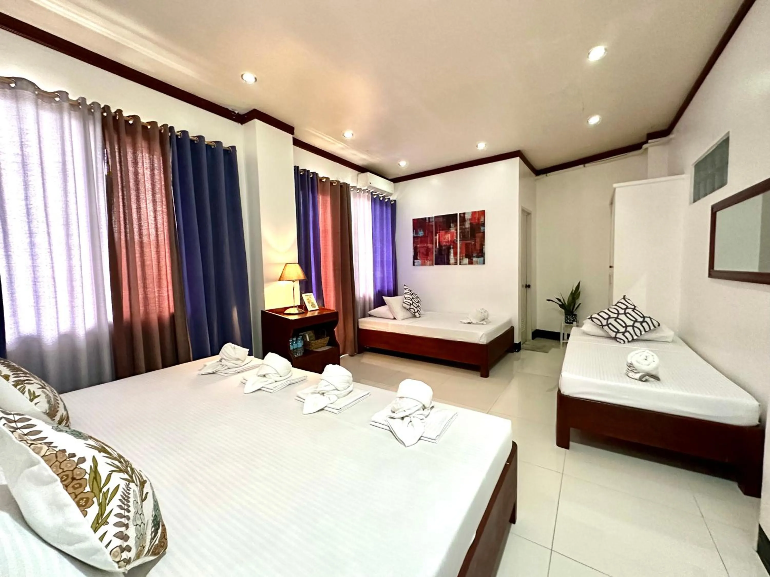 Endless Summer Hotel Baler