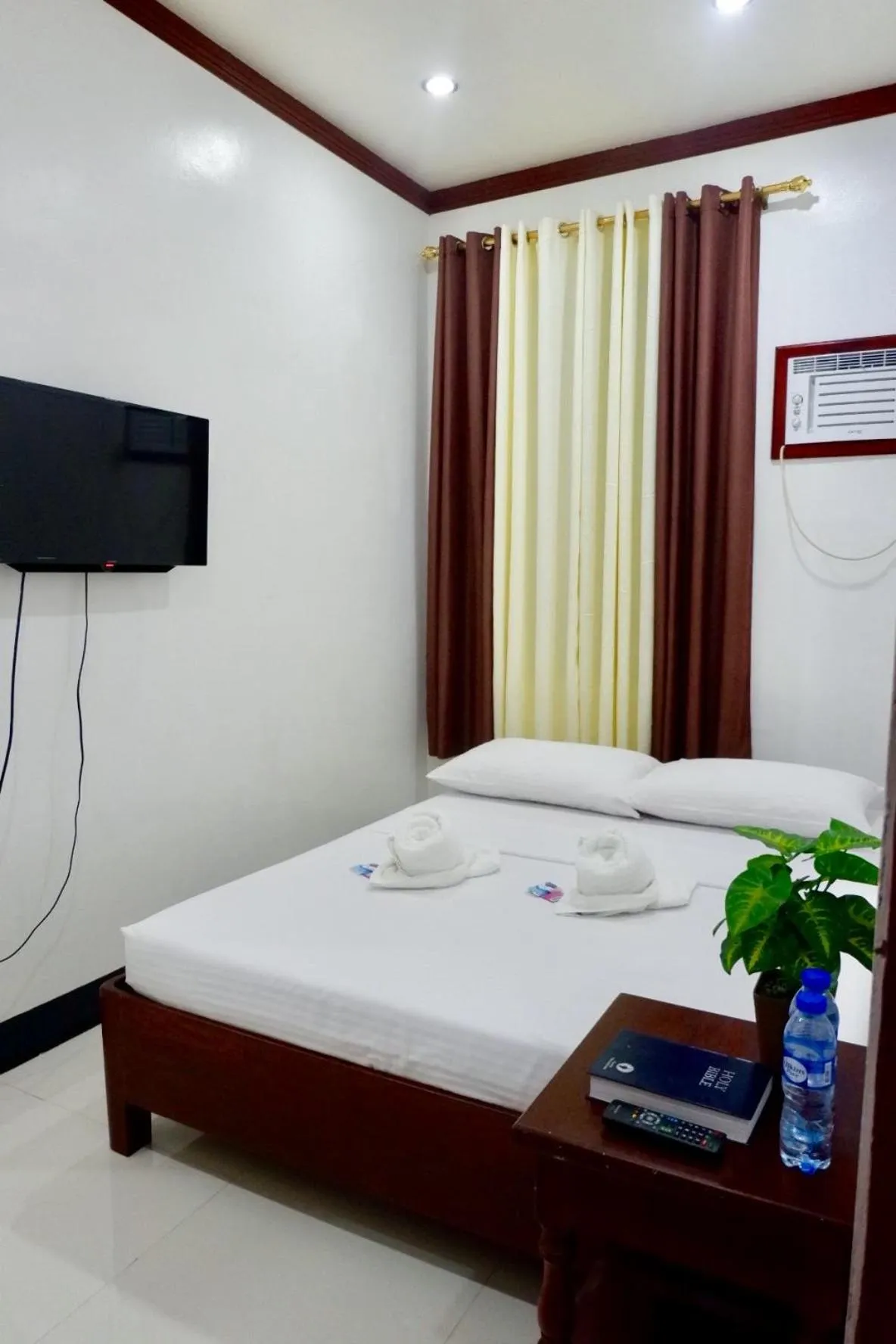 Bed in Endless Summer Hotel Baler