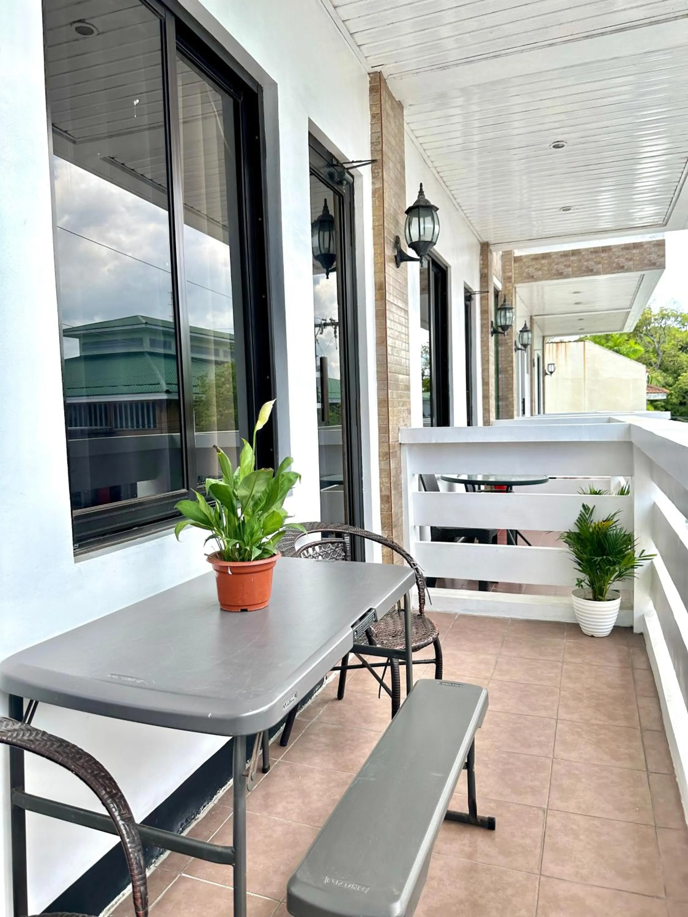 Endless Summer Hotel Baler