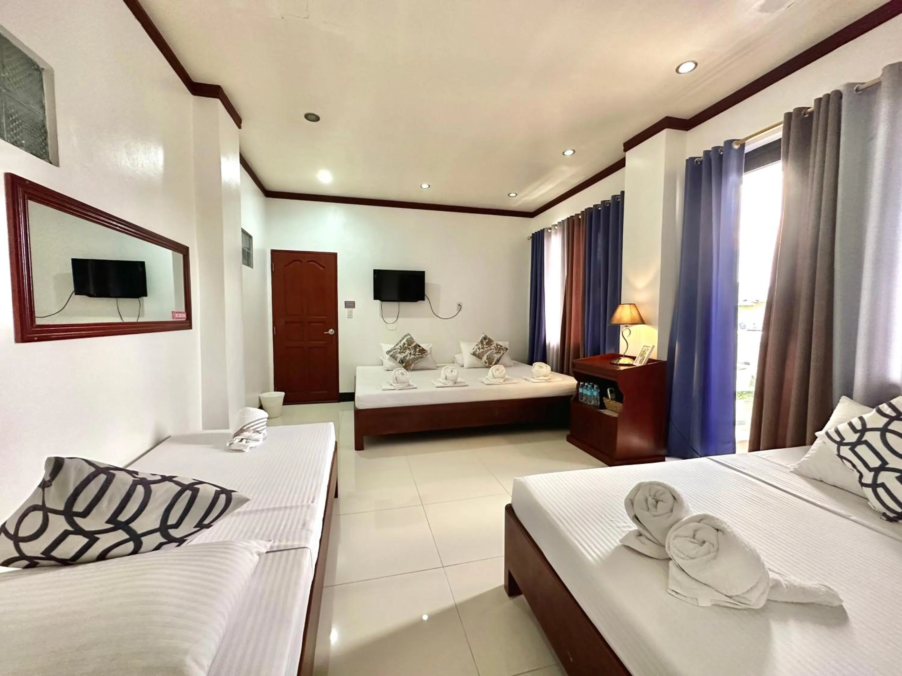 Endless Summer Hotel Baler