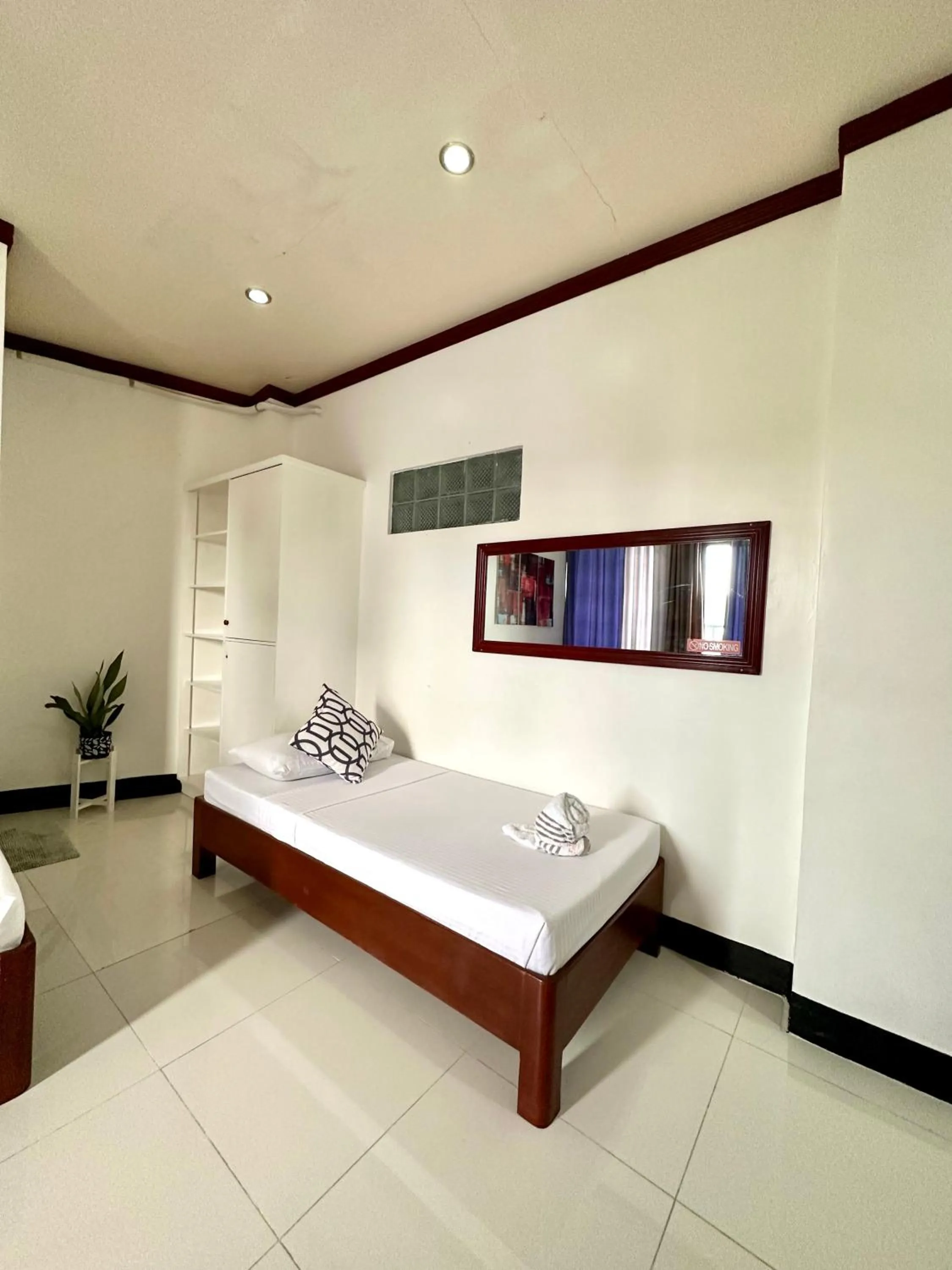 Endless Summer Hotel Baler