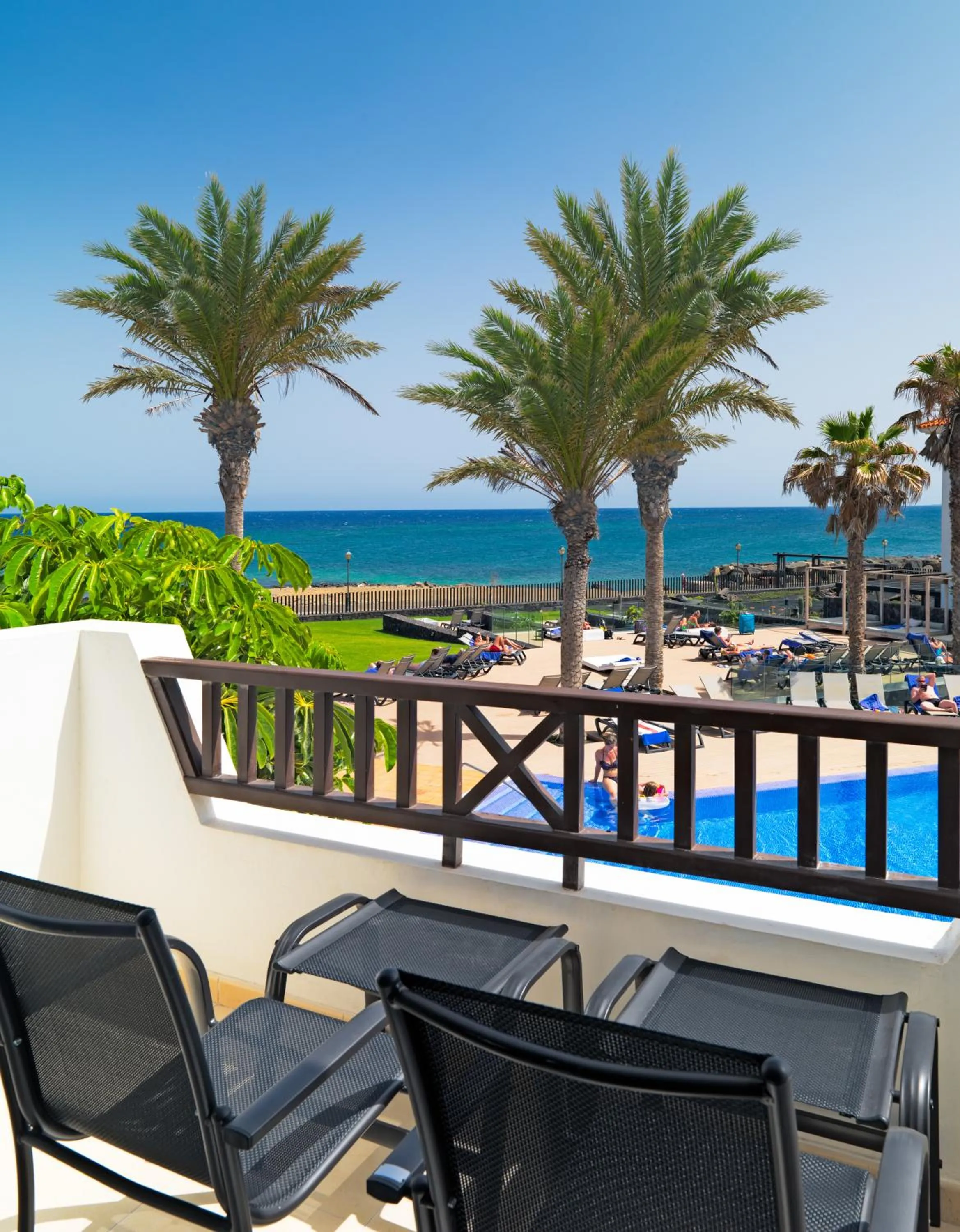 Deluxe Suite with Sea View (2 Adults + 1 Child) in Barceló Fuerteventura Royal Level