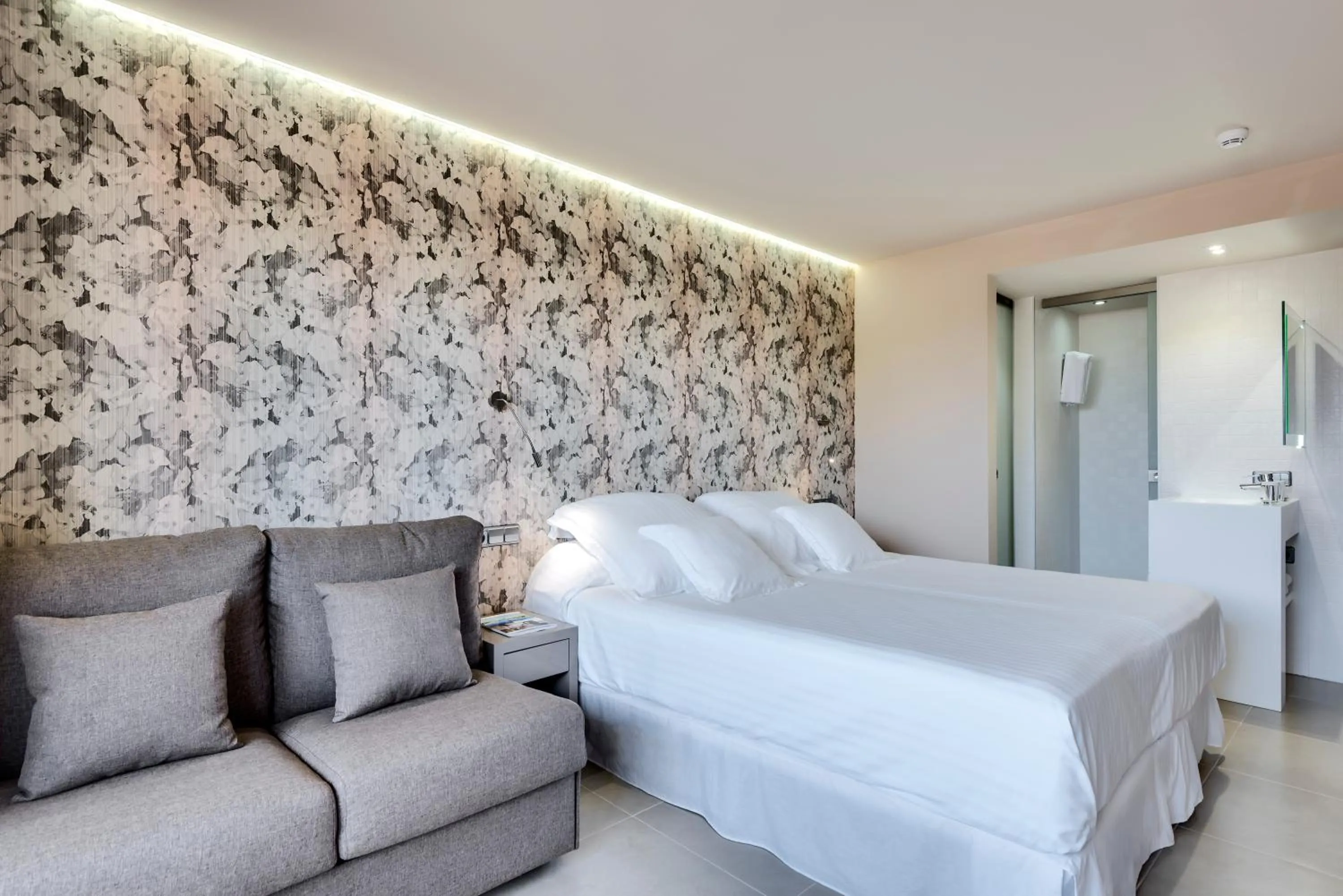 Bedroom, Bed in Occidental Ibiza - All Inclusive
