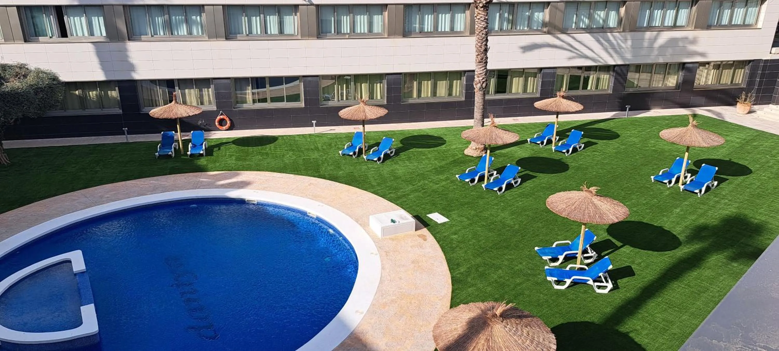 Swimming pool in Daniya Alicante