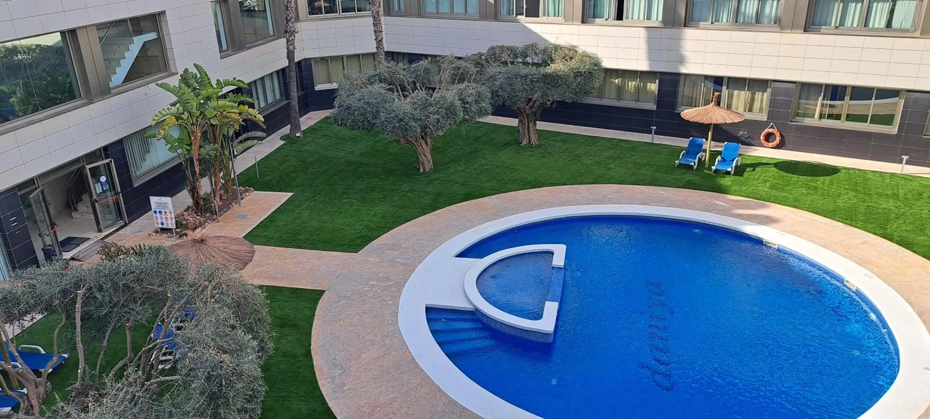 Swimming pool in Daniya Alicante