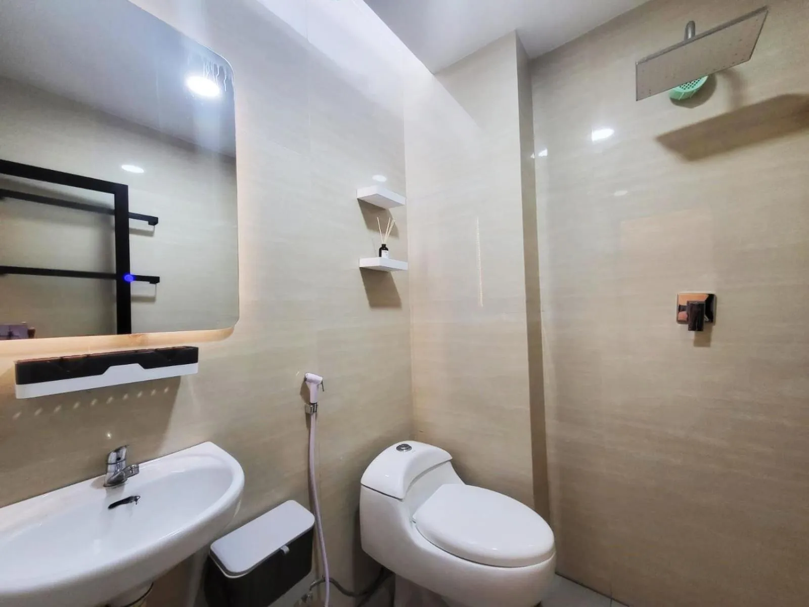 Shower in Cabin15 - Syariah