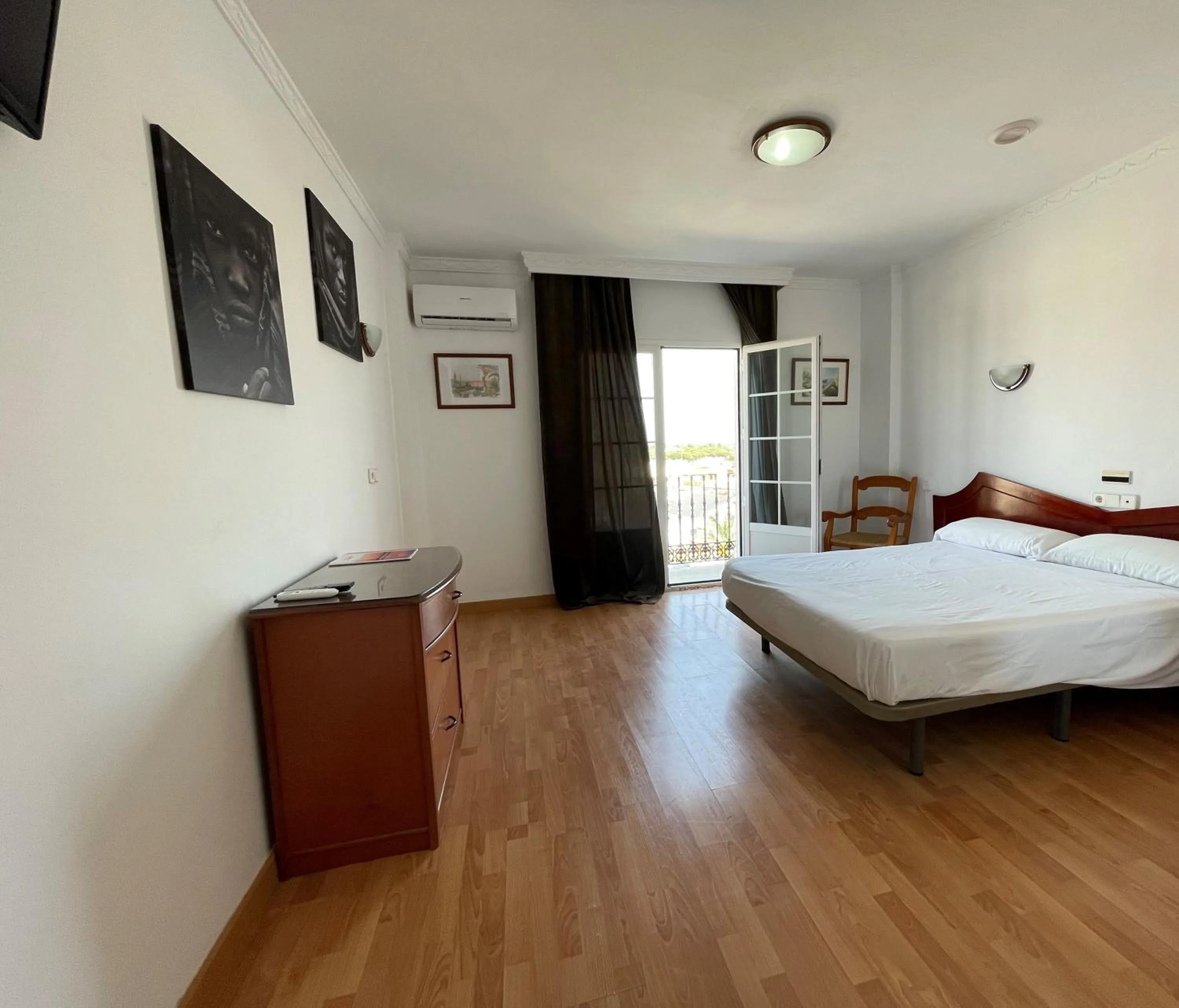 Photo of the whole room, Bed in Hotel Carabela Santa María