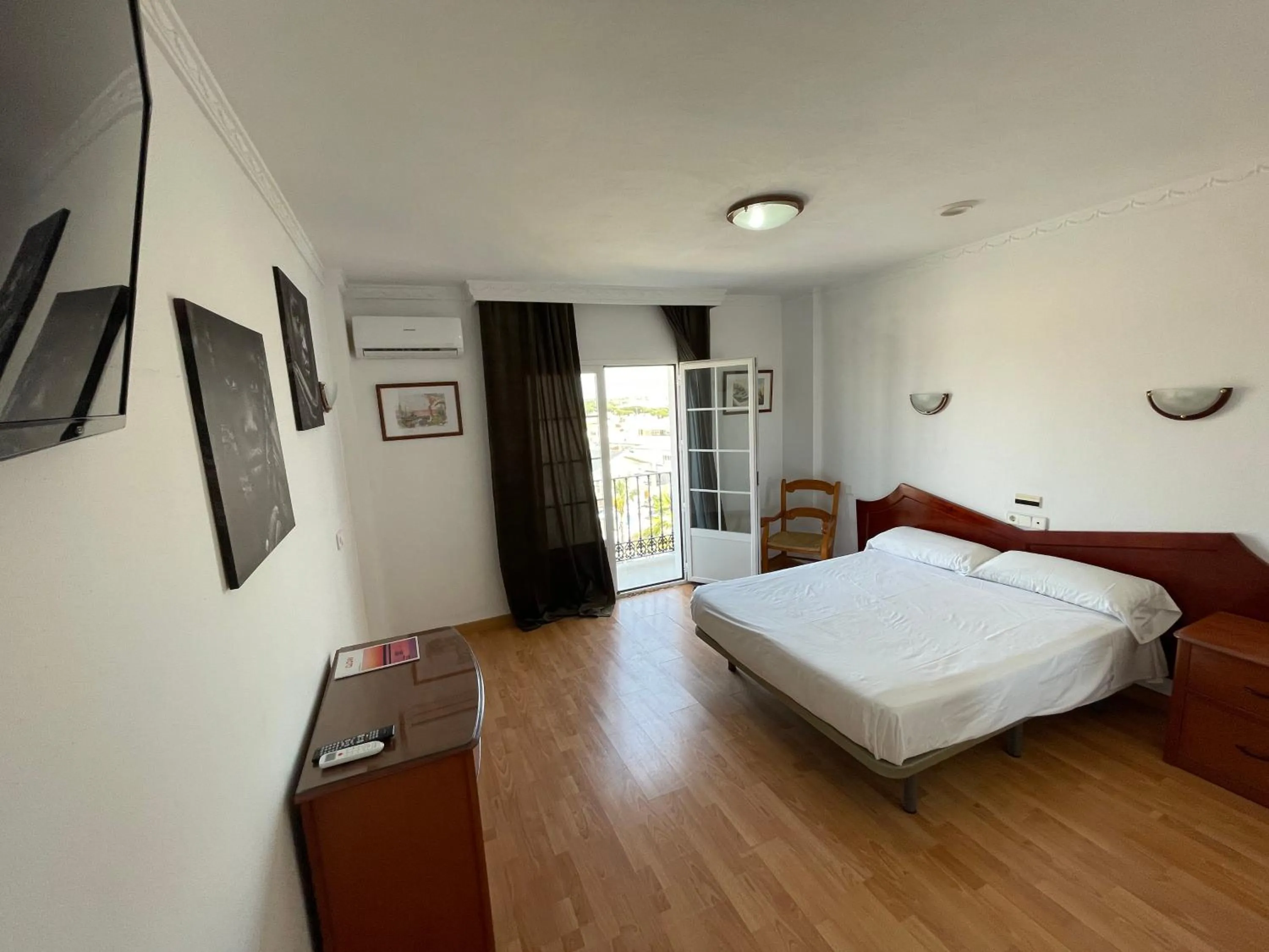 Photo of the whole room, Bed in Hotel Carabela Santa María