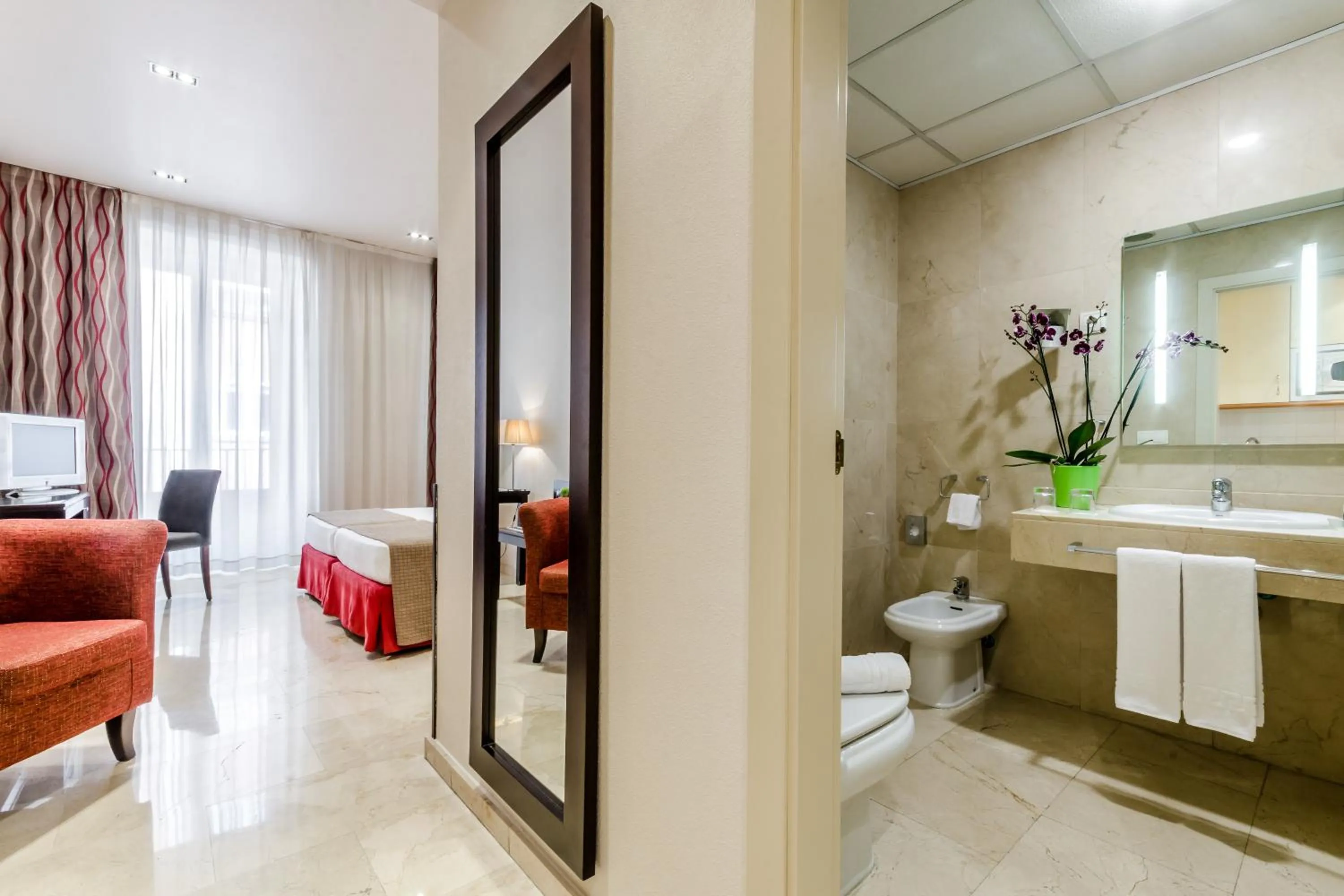 Toilet in Exe Suites 33