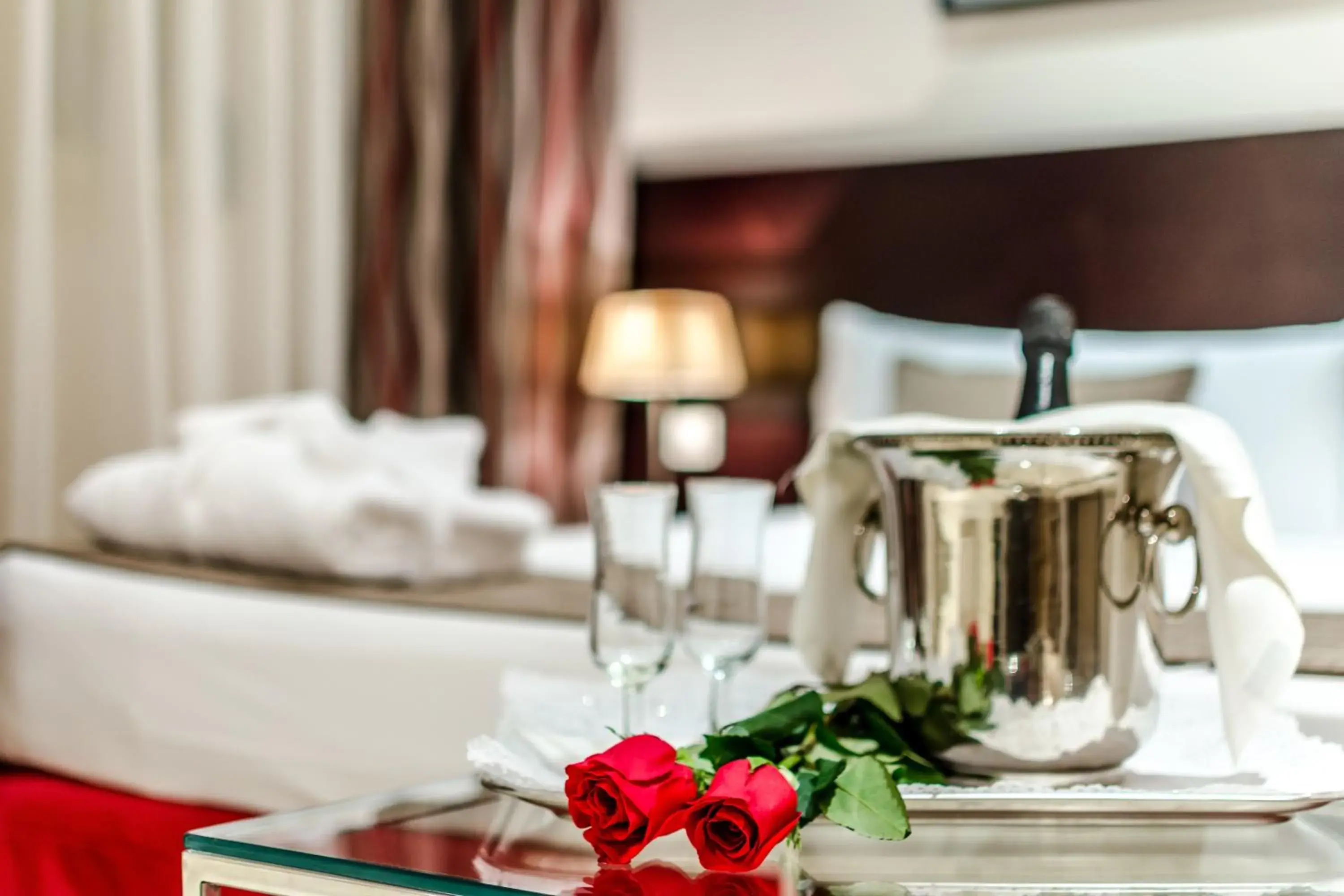 Romantic Getaway in Exe Suites 33 Romantic Getaway in Exe Suites 33