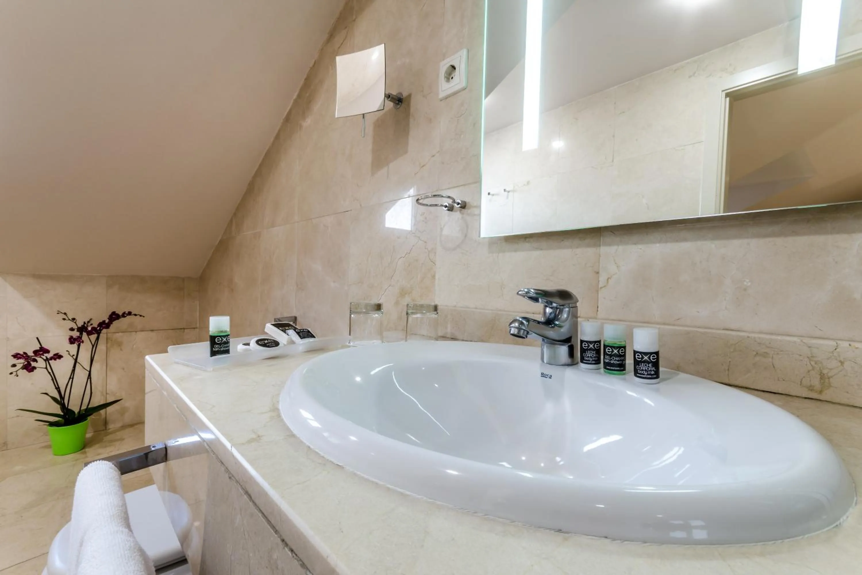 Toilet in Exe Suites 33