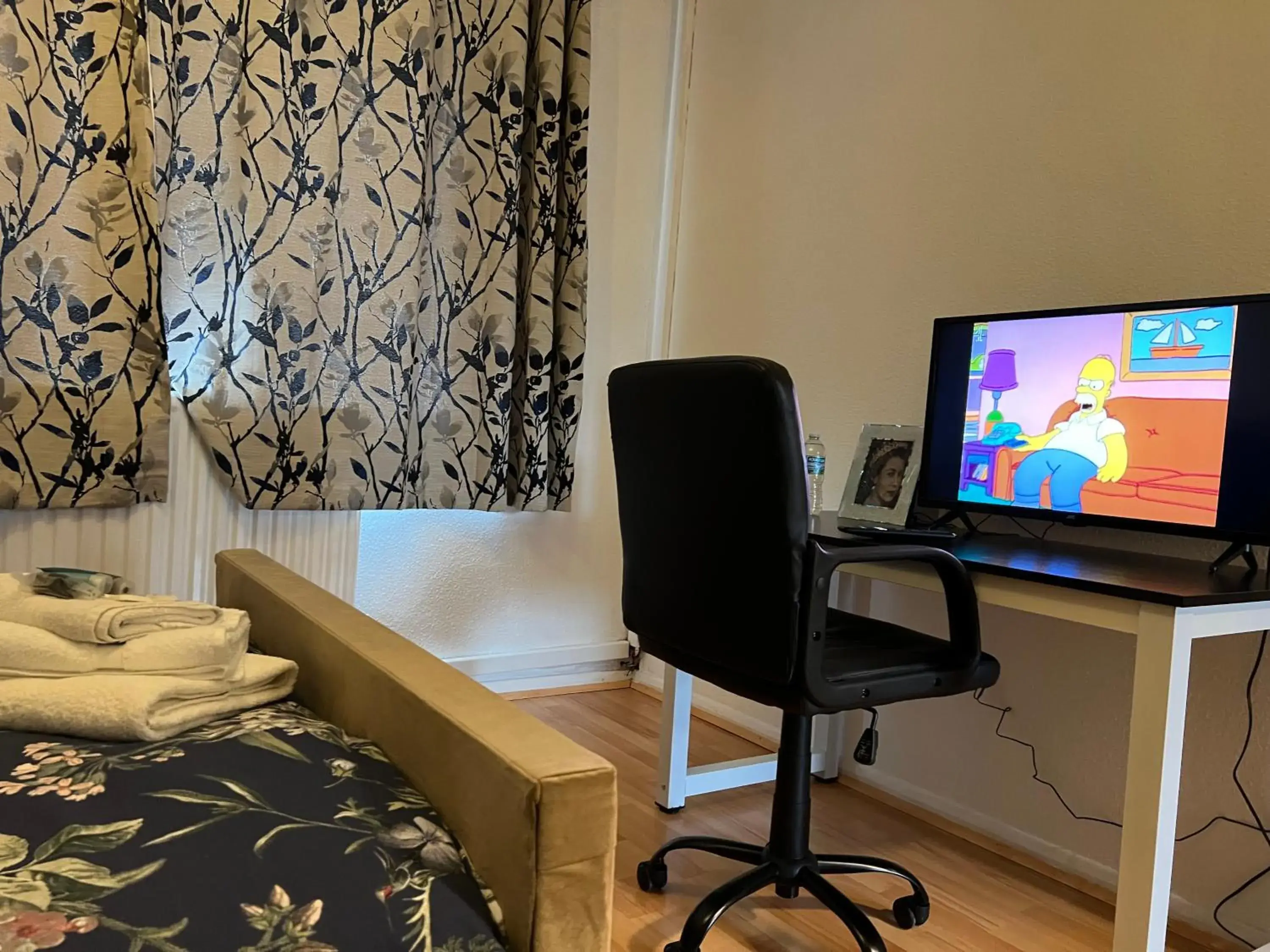 Park View Serviced Apartment - Next to Northolt Tube Station - Near Central London & Wembley Park View Serviced Apartment - Next to Northolt Tube Station - Near Central London & Wembley