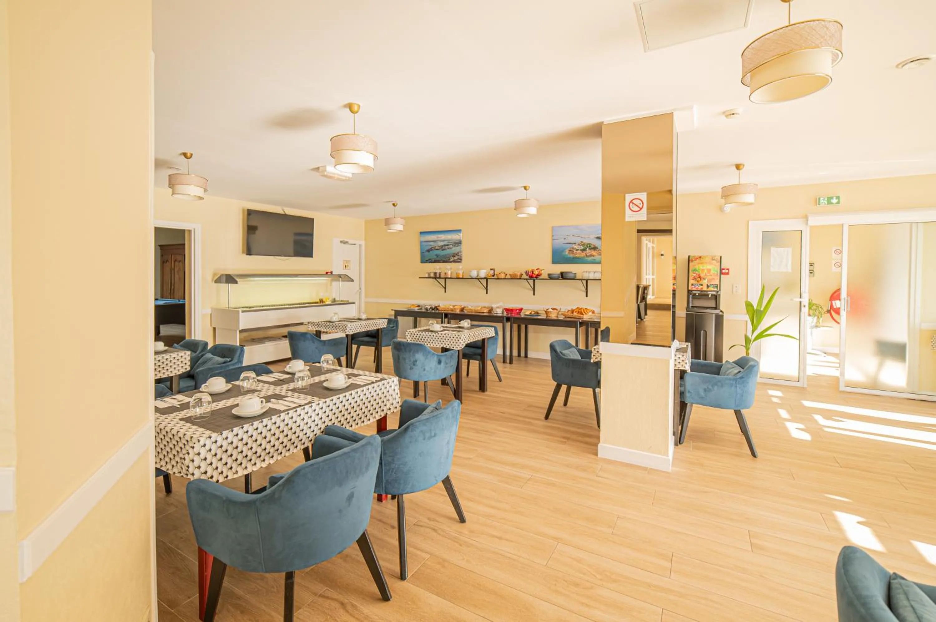 Restaurant/places to eat in Hôtel de la Mairie