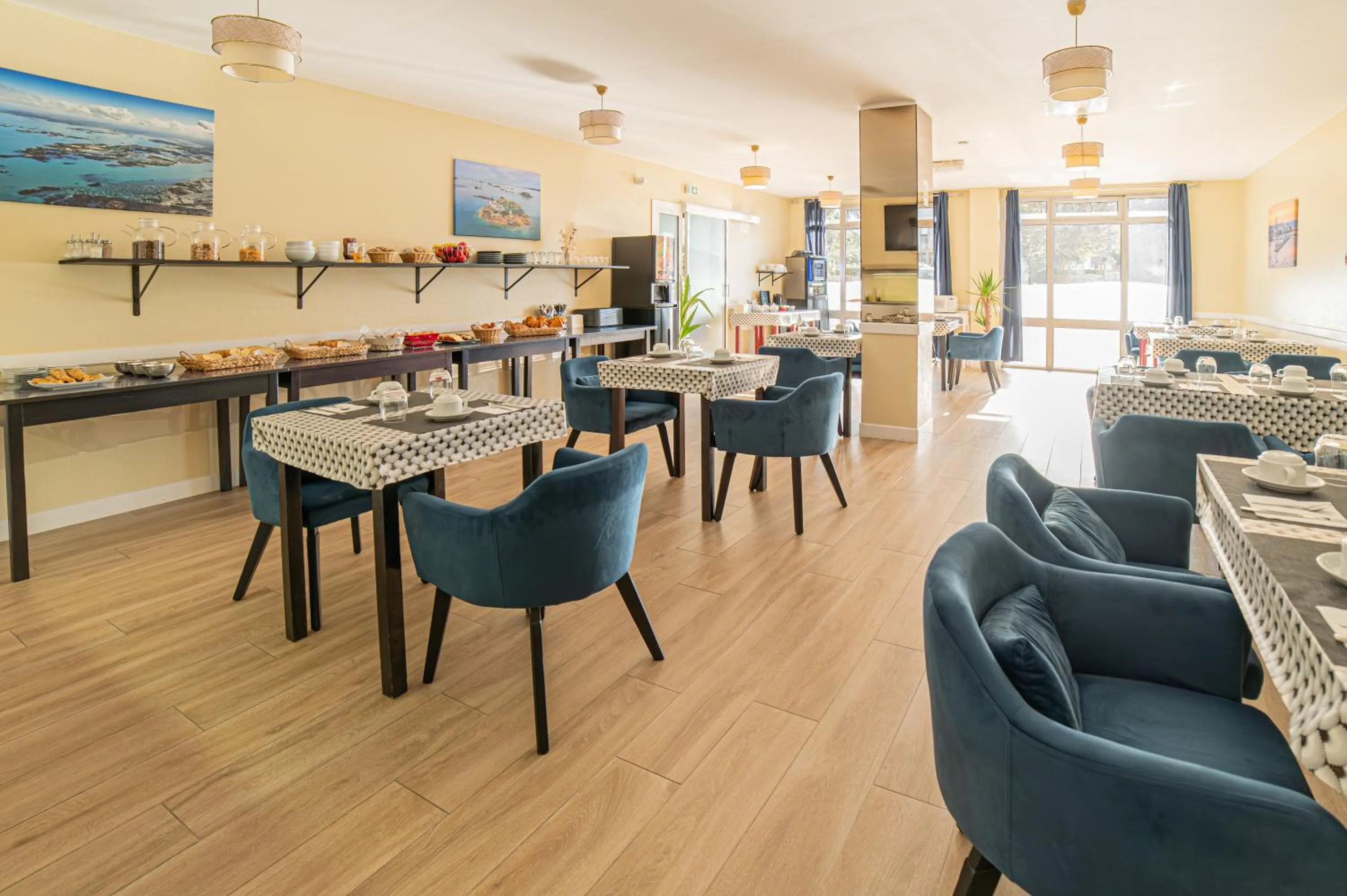 Restaurant/places to eat in Hôtel de la Mairie