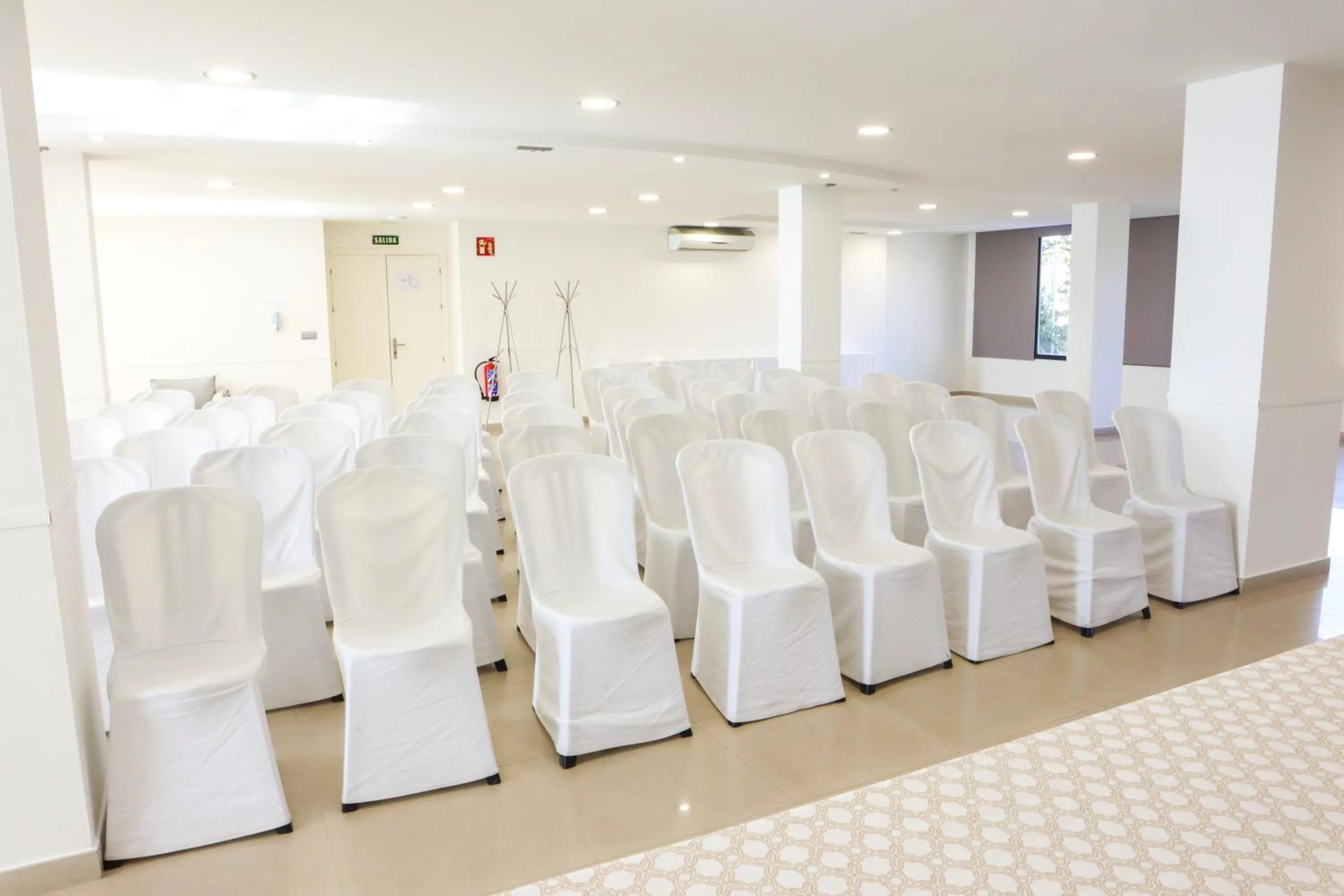 Banquet/Function facilities in FAY Victoria Beach
