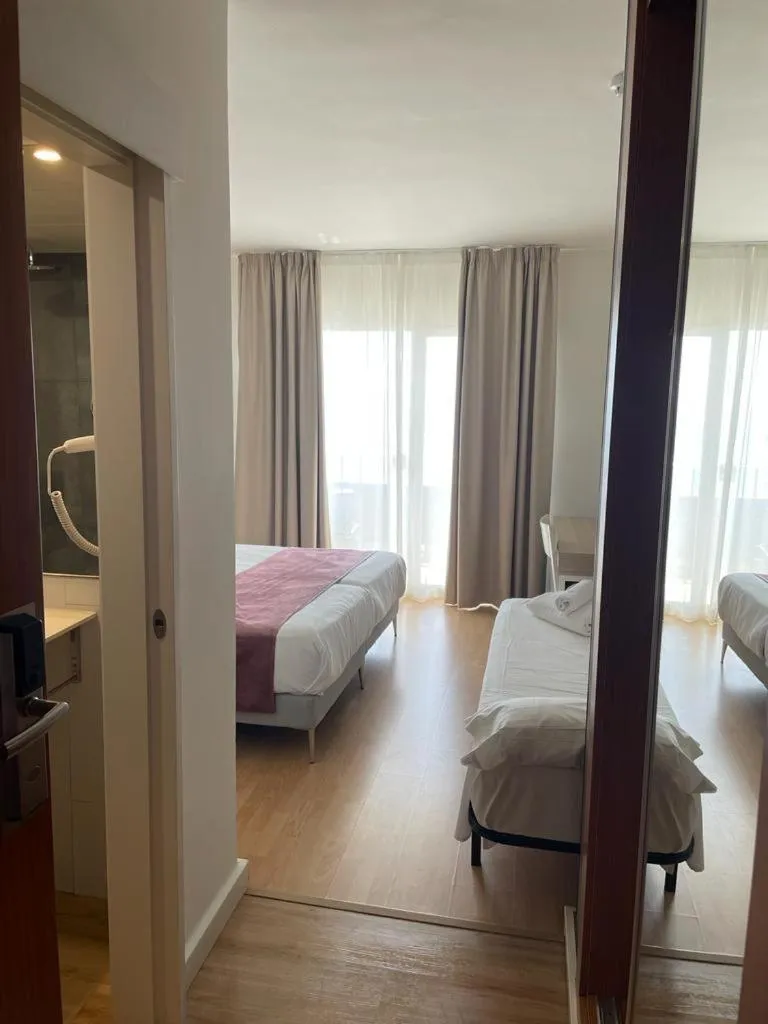 Photo of the whole room, Bed in FAY Victoria Beach