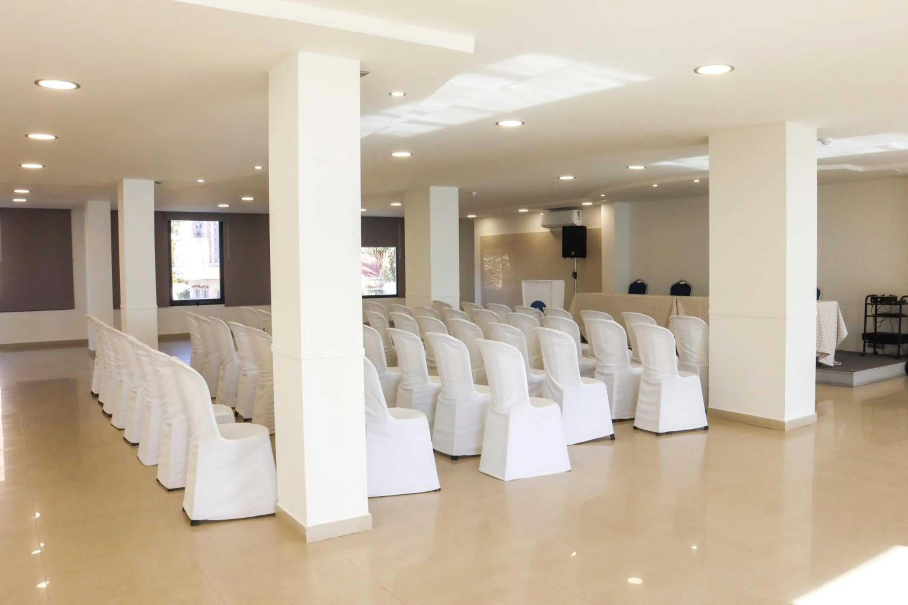 Banquet/Function facilities in FAY Victoria Beach