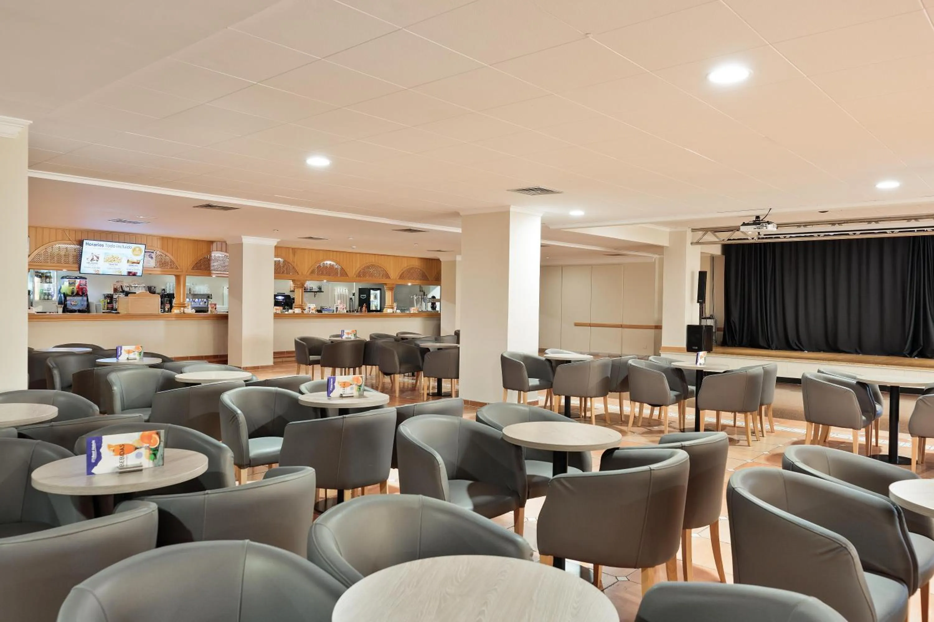 Lounge or bar in Hotel Best Roquetas