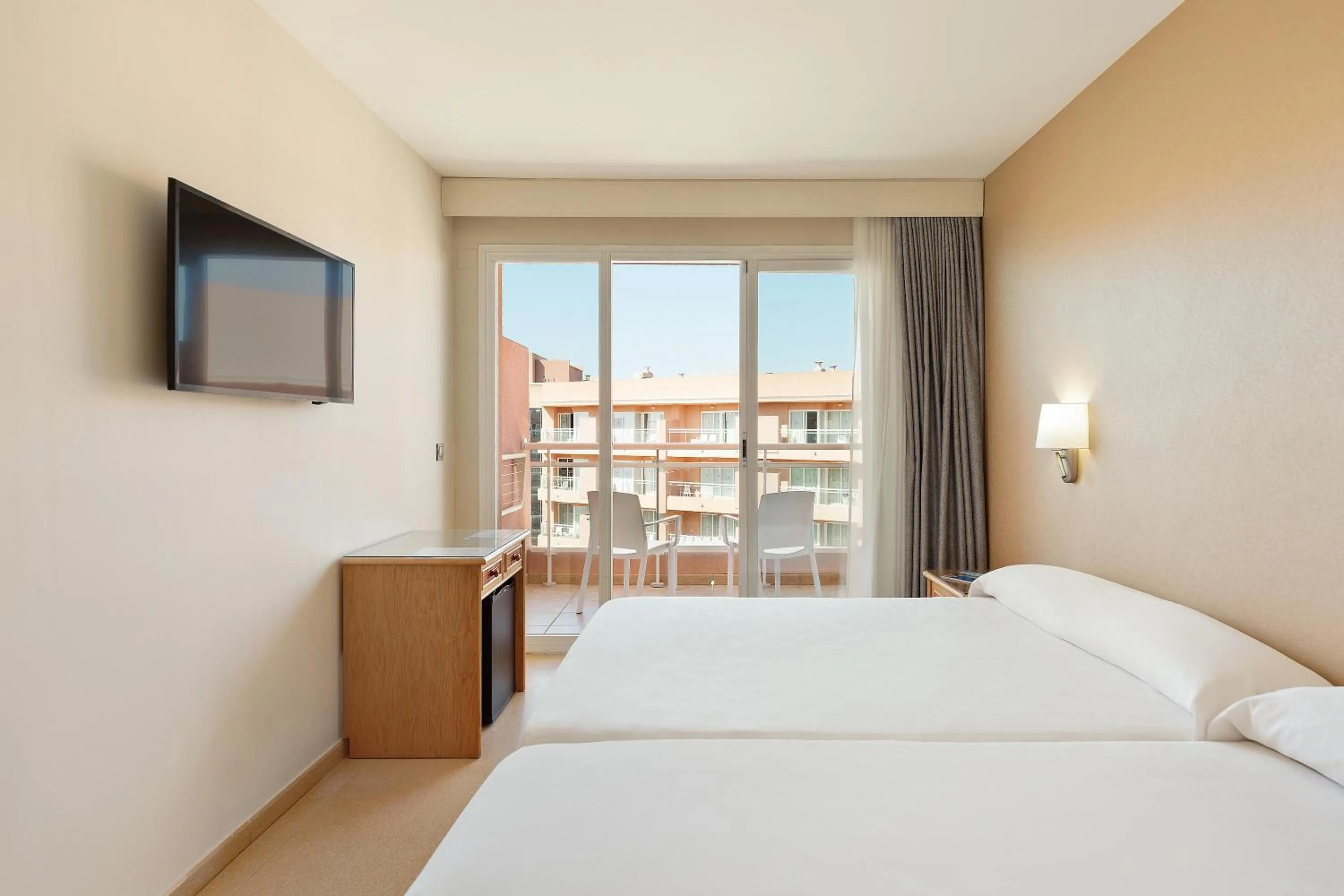 Photo of the whole room, Bed in Hotel Best Roquetas