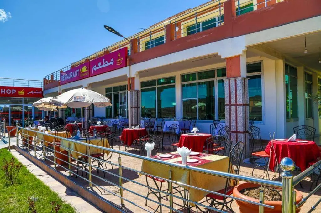 Restaurant/places to eat in HOTEL LA POMME ZAIDA